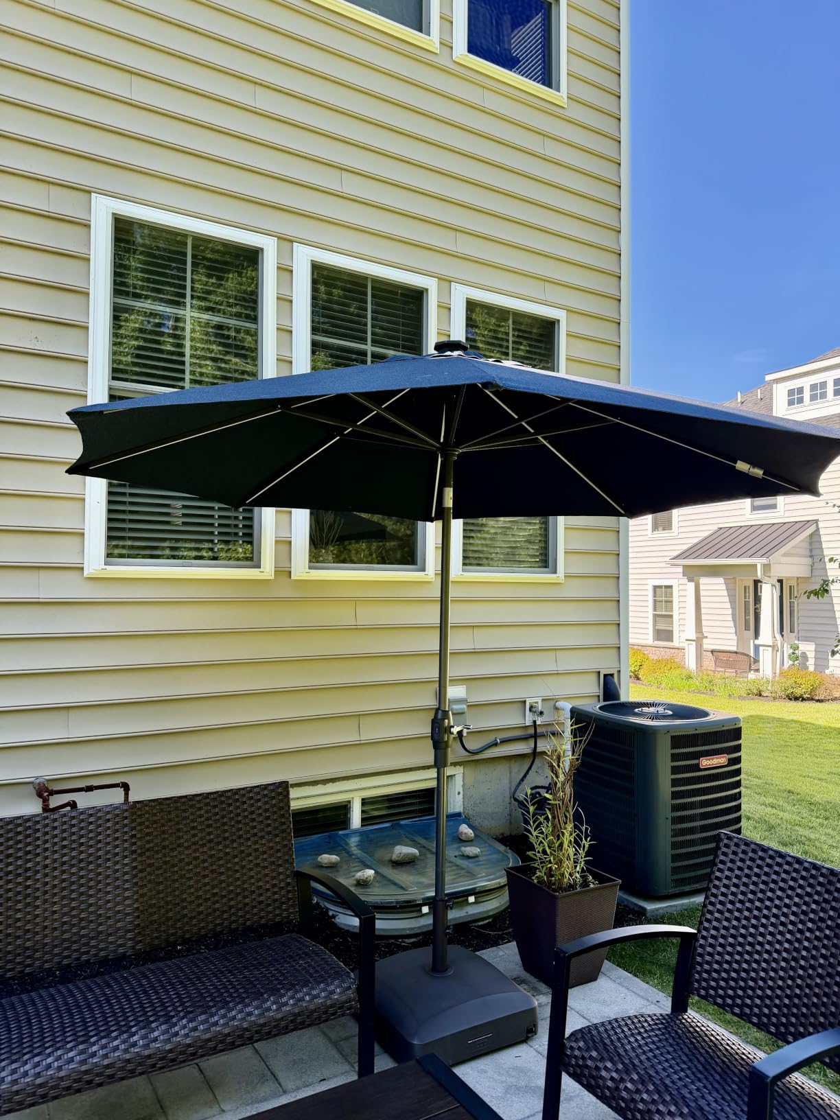 Best Choice Products 123lb Capacity Fillable Mobile Umbrella Base Heavy Duty Market Stand for Patio, Deck, Poolside w/ 4 Wheels, 2 Locks, 2 Knobs, Wind-Resistant Design - Bronze customer photo 2