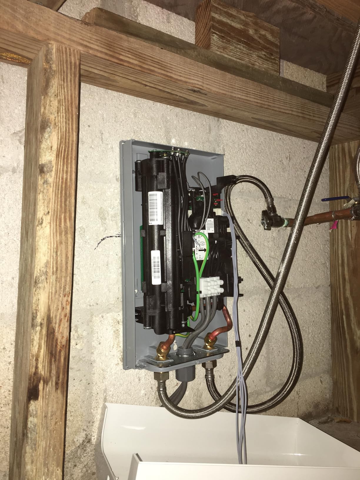 Stiebel Eltron DHX 8-2 Trend POU Electric Tankless Water Heater 7.2kW 240V - Made in Germany customer photo 1