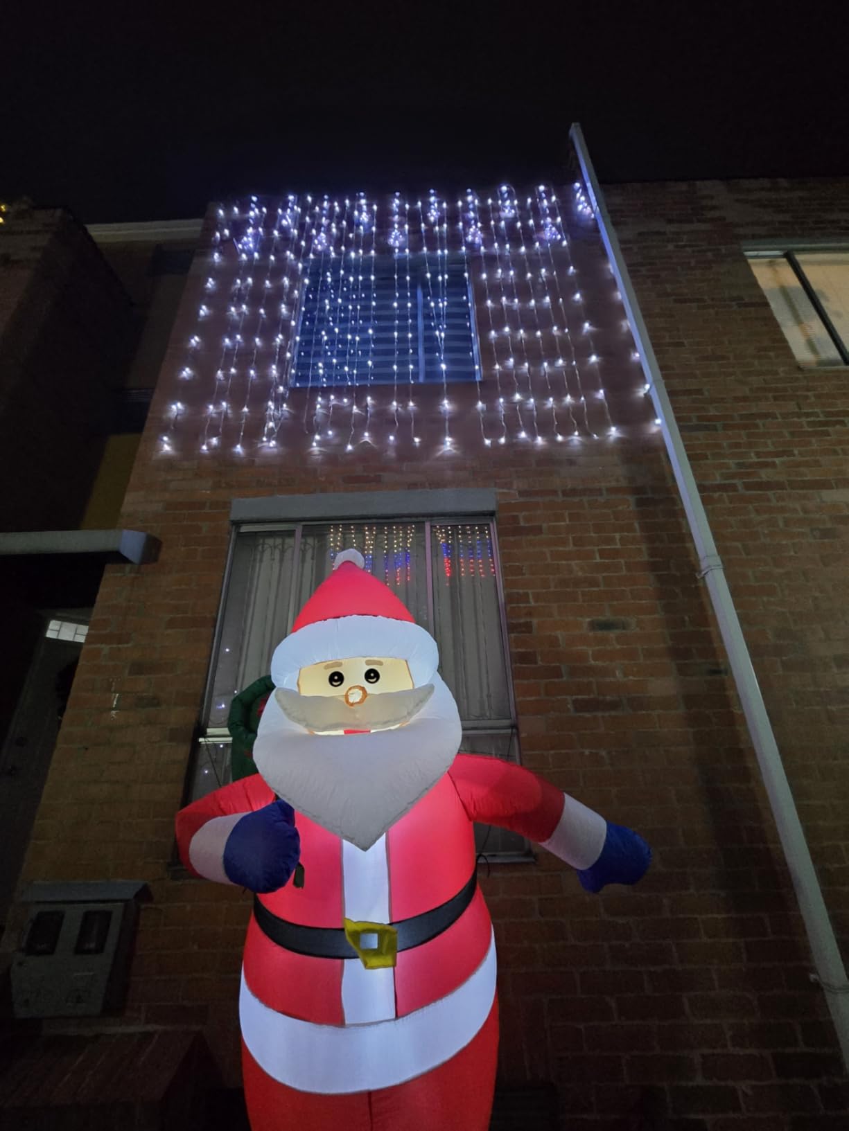 8 FT Christmas Inflatables Santa Claus Outdoor Decorations, Blow Up Santa Claus with Gifts Bag, Big Santa Carrying Presents Sack, Built-in LED Light, Xmas Outside Decor for Front Back Yard Garden Lawn customer photo 2
