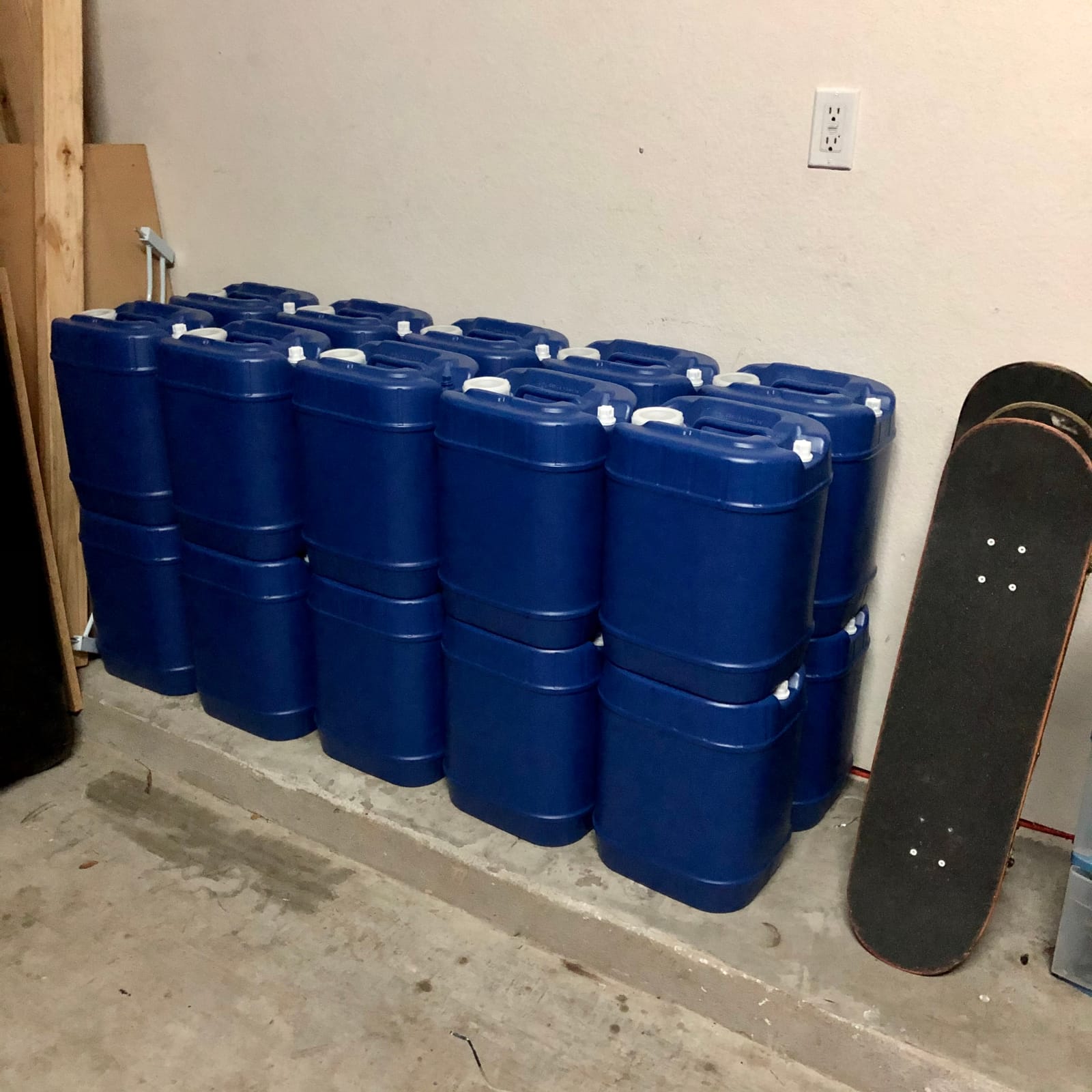 Stackable Water Containers with Lids, 5-Gallon Each, Emergency Kit Including Spigots, Wrench, and Water Preserver, 30 Gallons Total customer photo 1