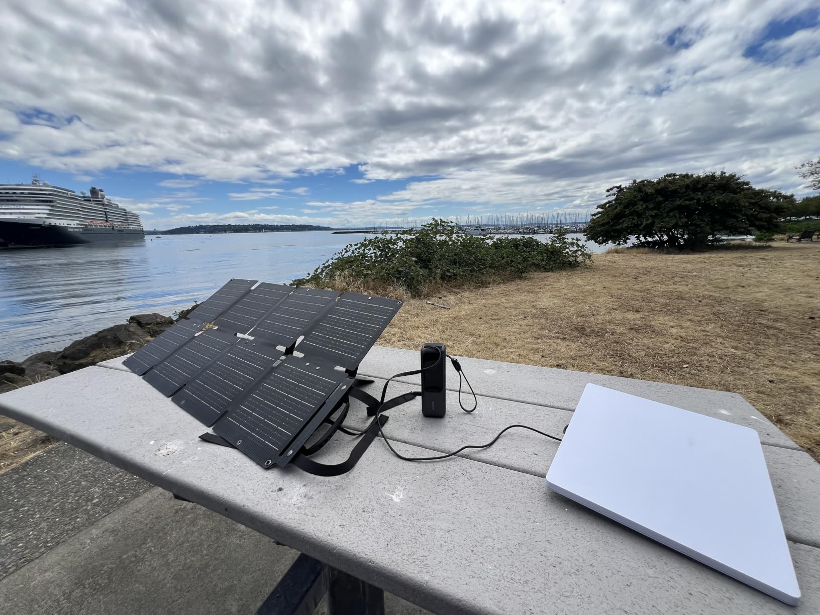 BigBlue 100W Solar Panel w/USB-C(45W PD)+USB-A(Fast Charging 18W) & MC-4 Ports, IP68 Waterproof, Camping Essentials, Folding Portable Solar Charger w/Kickstand for Power Stations, Phones, Tablets customer photo 2