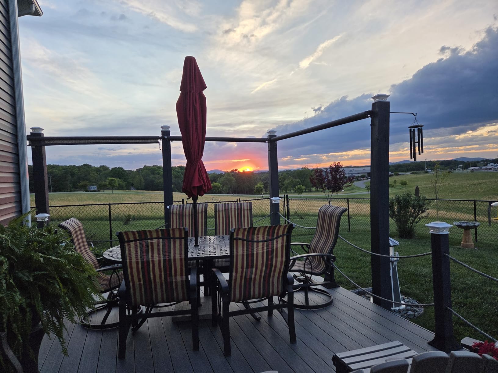 Davinci Lighting Flexfit Solar Outdoor Post Cap Lights - Includes Bases for 4x4 5x5 6x6 Wooden Posts - Bright LED Light - Slate Black (4 Pack) customer photo 1