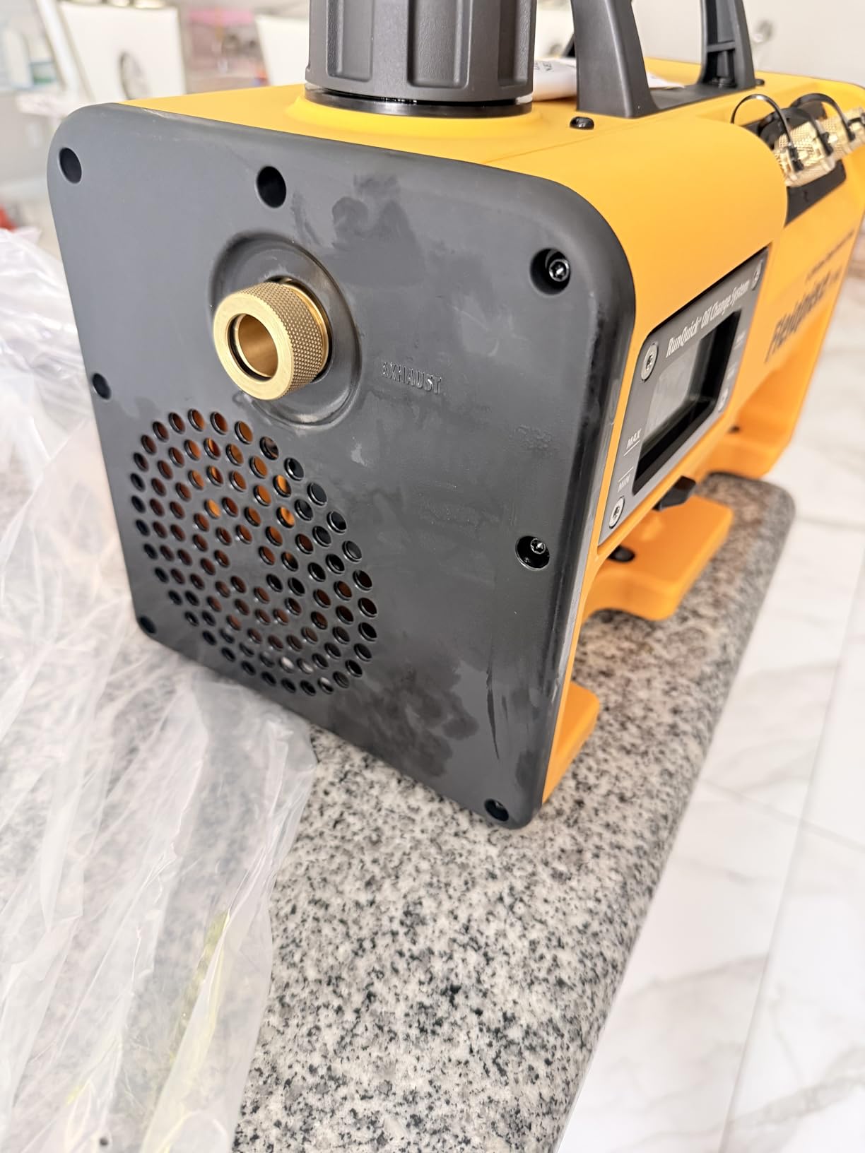 Fieldpiece VP87 Vacuum Pump - 8 CFM, 3/4 HP DC Motor, RunQuick Oil Change System - Portable - Professional HVAC Tool - A2L Compatible customer photo 1