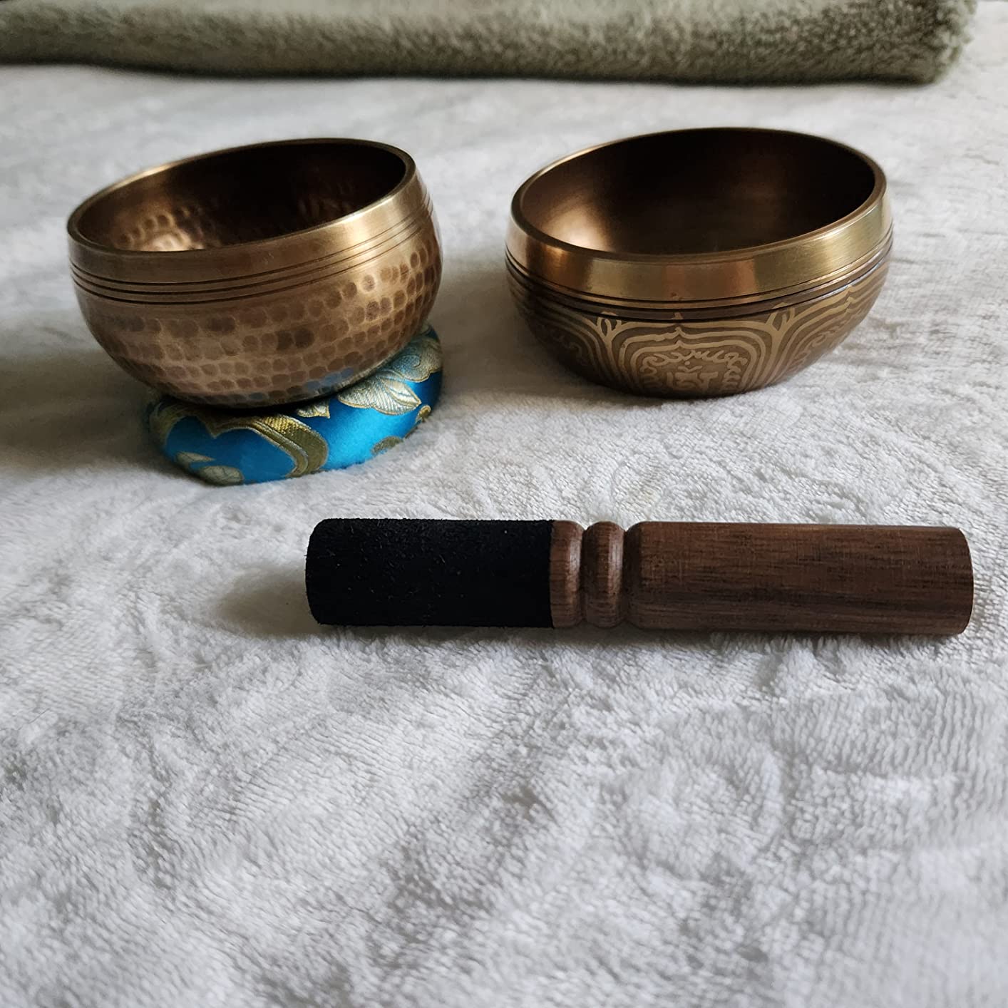Relaehih 2-Pack Tibetan Singing Bowls Set - 100% Handmade in Nepal, Sound Bowl Meditation Set for Yoga, Chakra Healing, Meditation Gifts, Unique Gifts for Women (Blue, 3.15 + 4 inch) customer photo 2