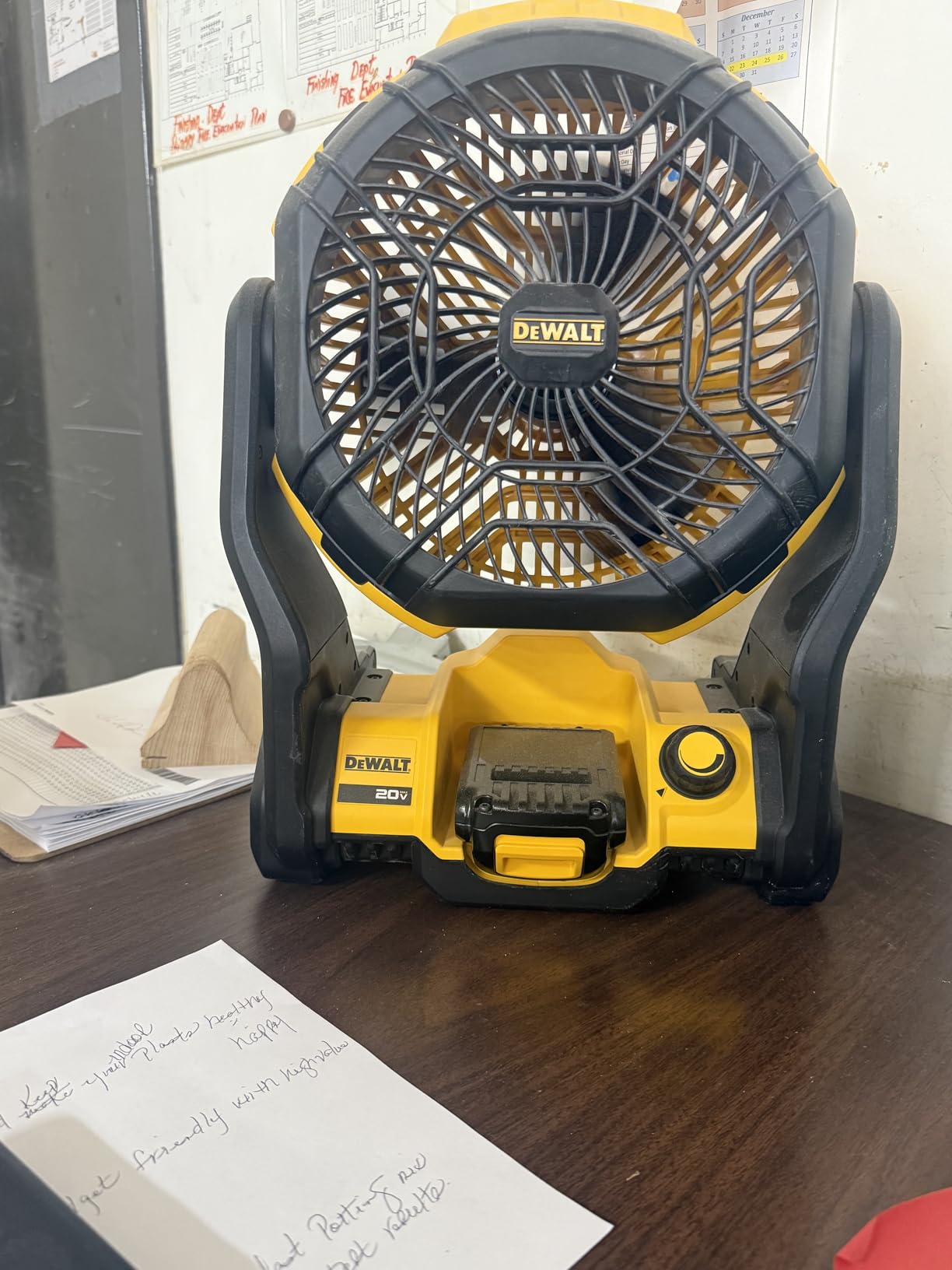 DEWALT 20V MAX Portable Fan, Battery Powered Rechargeable Cordless Shop Fan, Up to 4.5 Hrs Runtime, Variable Speed, 650 CFM, Tool Only (DCE512B) customer photo 1