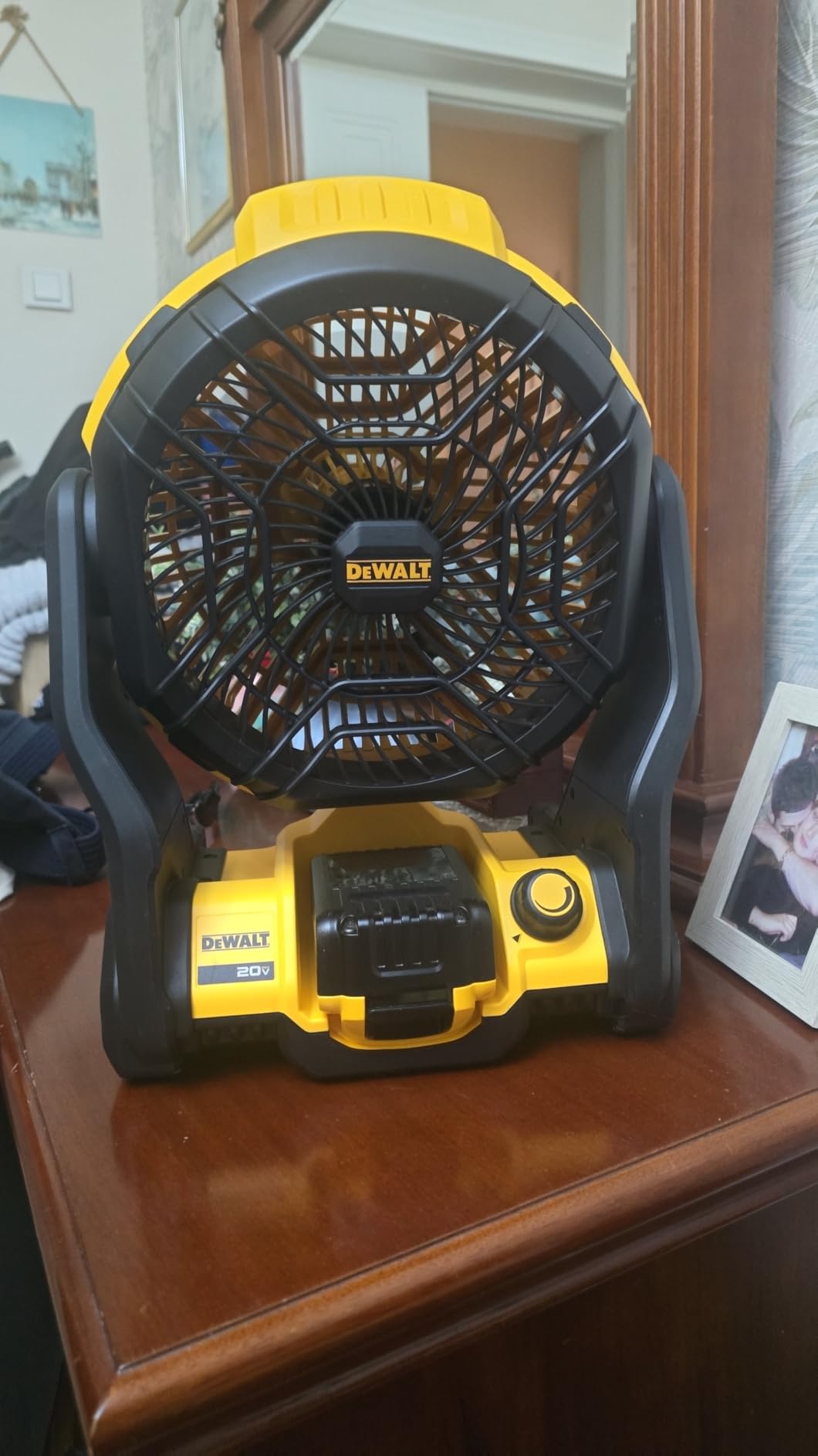 DEWALT 20V MAX Portable Fan, Battery Powered Rechargeable Cordless Shop Fan, Up to 4.5 Hrs Runtime, Variable Speed, 650 CFM, Tool Only (DCE512B) customer photo 2