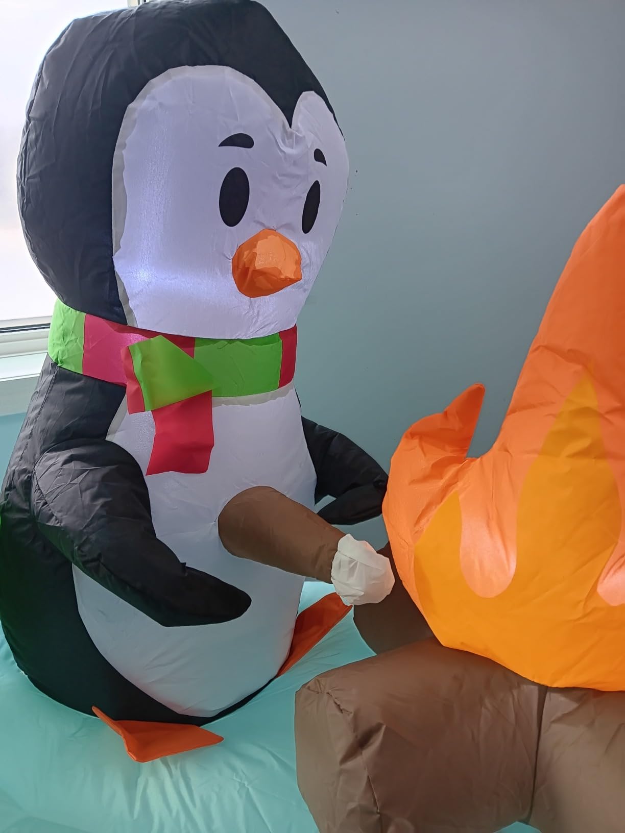 Joiedomi 6 FT Long Christmas Inflatable Polar Bear and Penguin with Campfire Decoration, Blow Up Yard Decoration Christmas Inflatable with Build-in LEDs Blow Up for Xmas Party, Lawn, Winter Decor customer photo 2