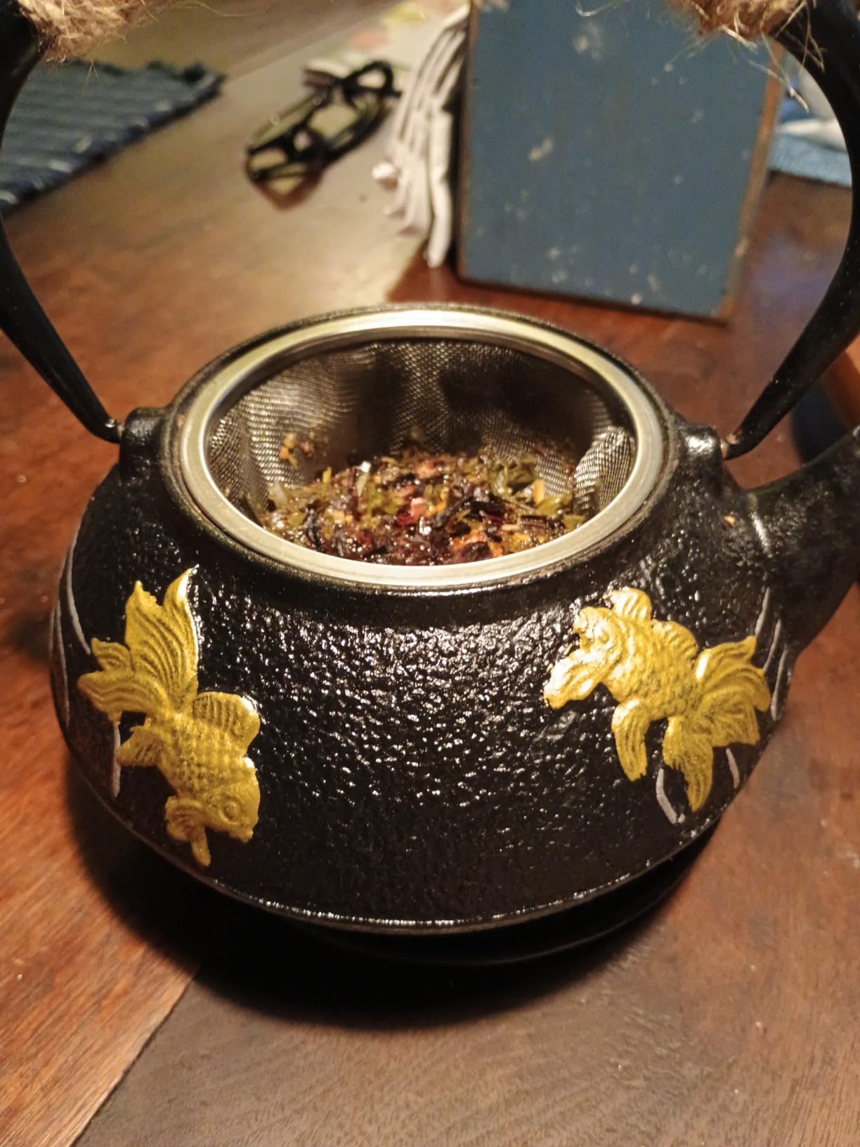 RekRang Longevity Crane Cast Iron Teapot, Japanese Style Tetsubin Tea Kettle with 4 Cups, Removable Infuser and Trivet, Antique Cast Iron Tea Set for Stove, 800ml, 28Ounce customer photo 2