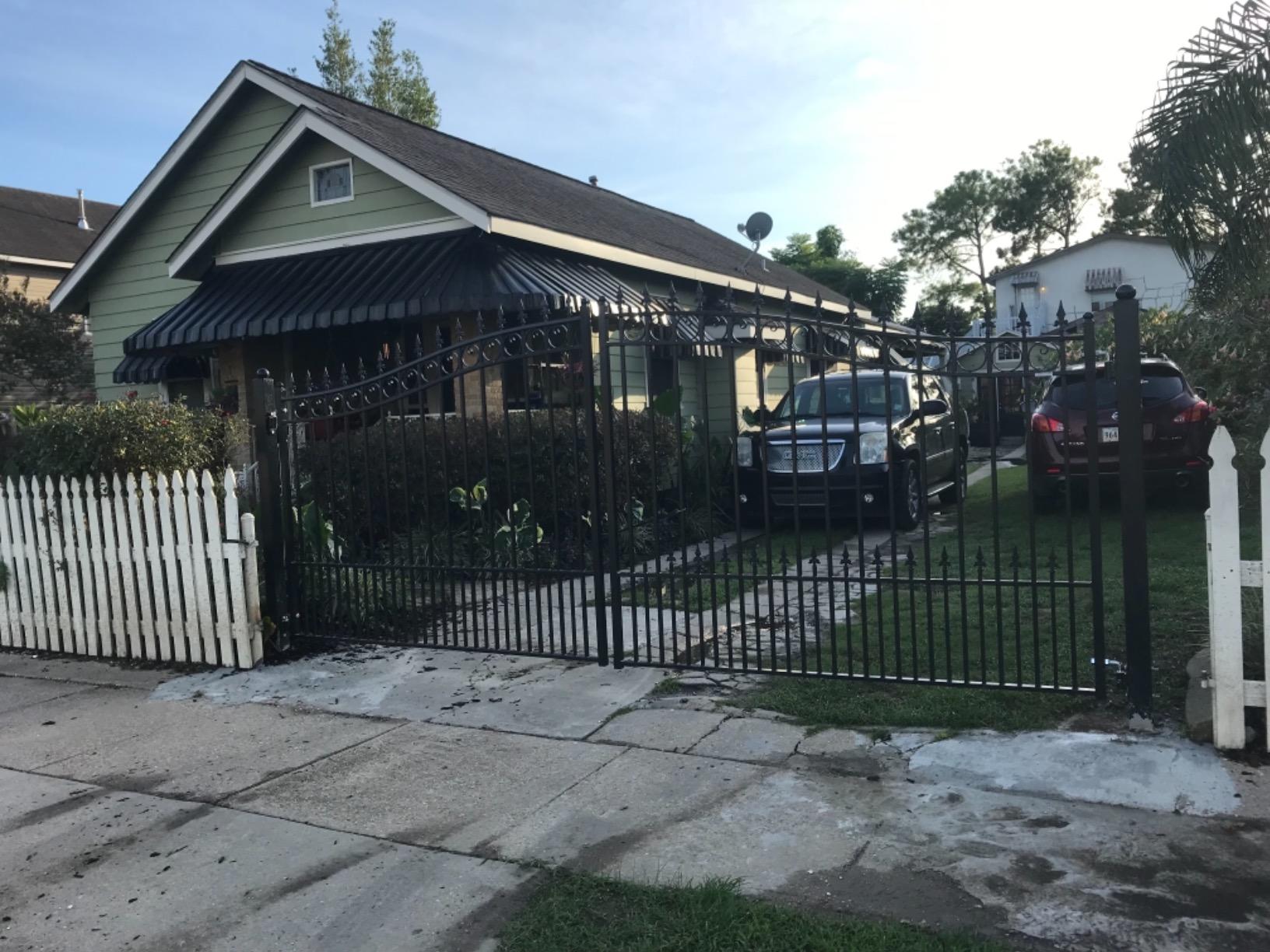 ALEKO Dual Swing Driveway Gate (18x6 Venice) DG18VEND | Anti-Rust Galvanized Steel, Outdoor Fence Security Barrier customer photo 1