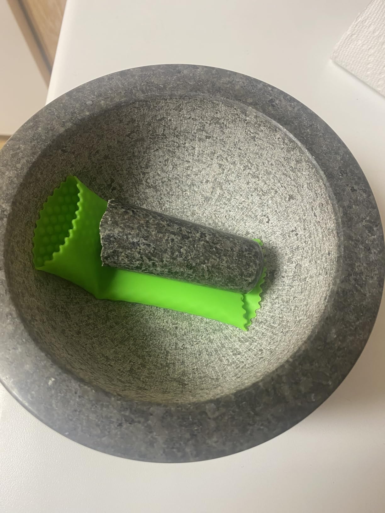 Heavy Duty Large 4 Cup Mortar and Pestle Set, 100% Natural Granite, 7 Inch Diameter Bowl, 7.2 Inch Pestle, Non-Slip Base, Stone Grinder for Guacamole Salsa Pesto Herbs Spices, Black customer photo 1