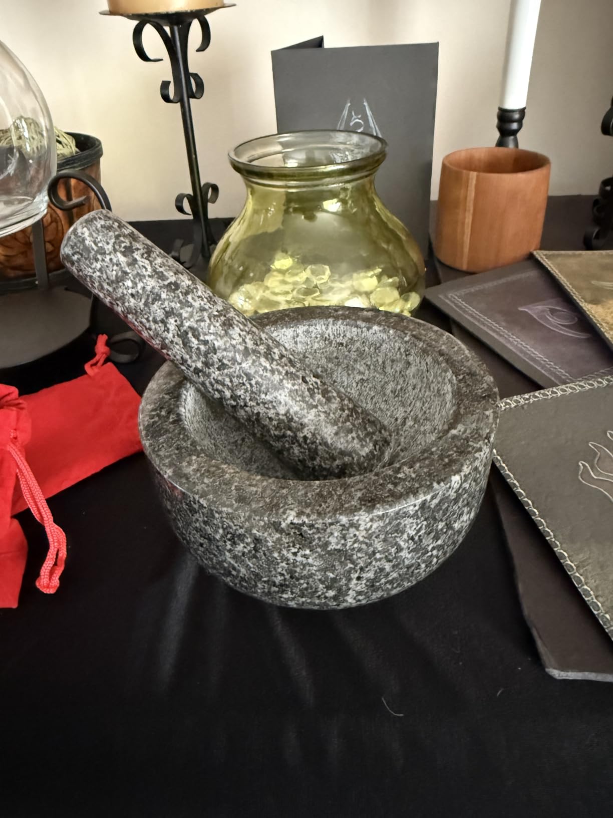 Heavy Duty Large 4 Cup Mortar and Pestle Set, 100% Natural Granite, 7 Inch Diameter Bowl, 7.2 Inch Pestle, Non-Slip Base, Stone Grinder for Guacamole Salsa Pesto Herbs Spices, Black customer photo 2
