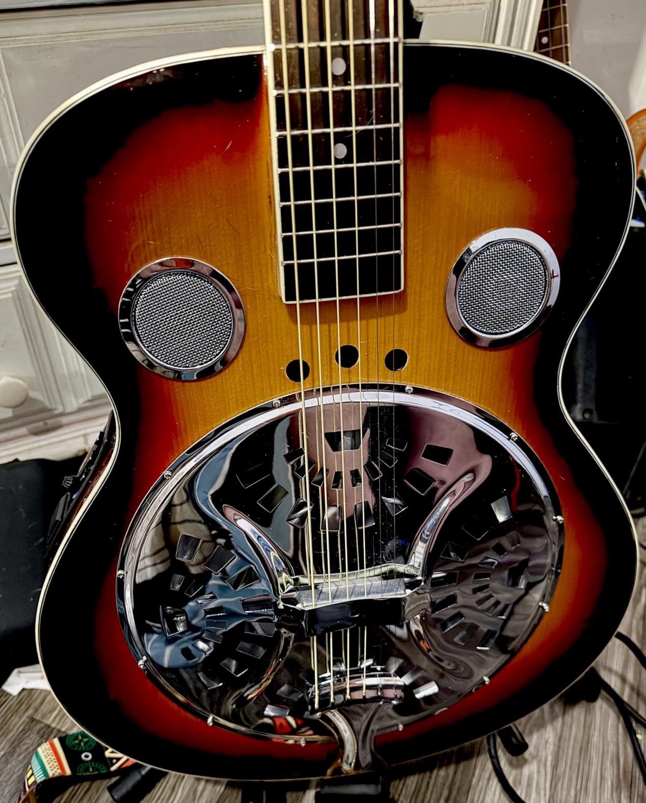 Pyle Resophonic Resonator Acoustic Electric Guitar - 6 String Round Neck Sunburst Mahogany Traditional Resonator w/ Built-in Pre Amplifier, Case Bag, Strap, Steel Strings, Tuner, Picks customer photo 2