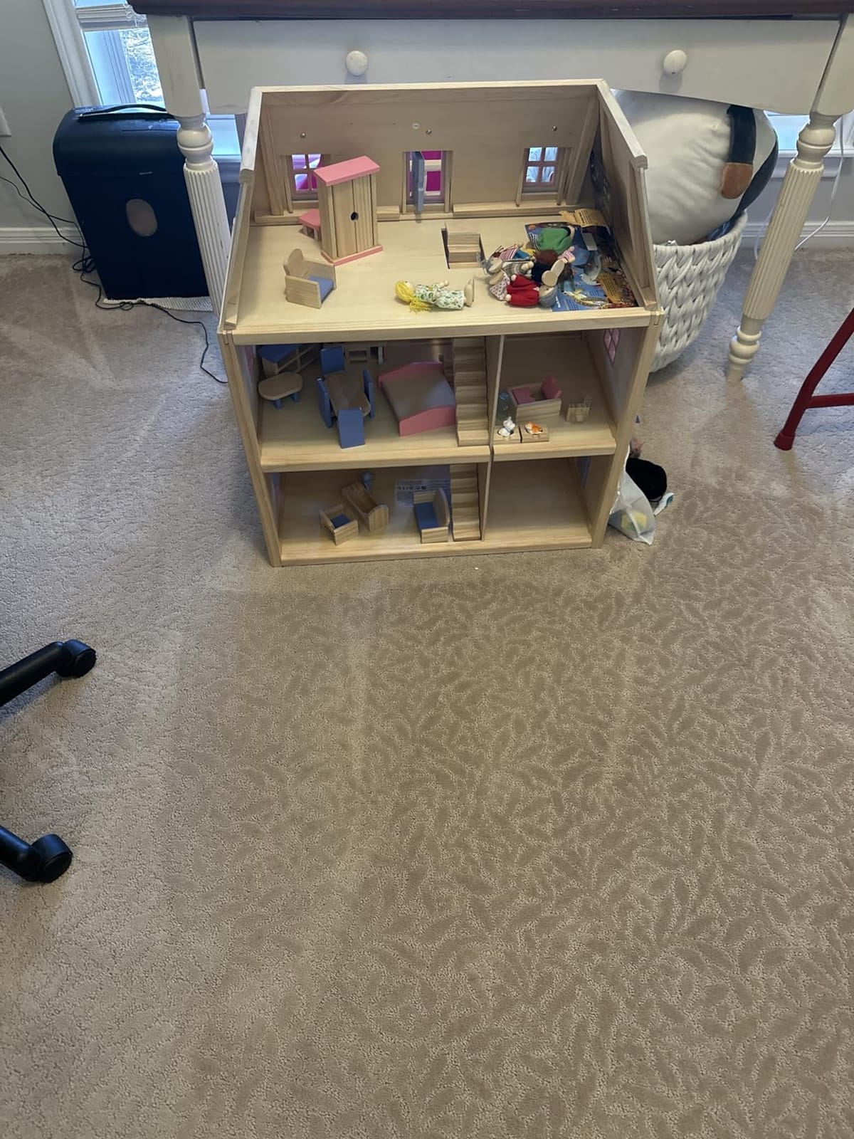 Melissa & Doug Wooden Multi-Level Dollhouse Wooden Multi-Story Pretend Play Dollhouse for Kids customer photo 2
