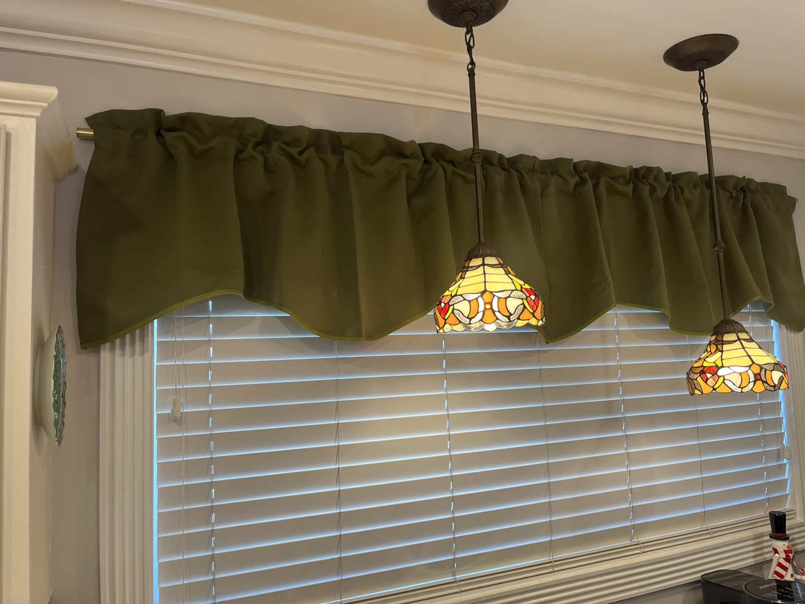 NICETOWN Window Blackout Valances for Kitchen, Elegant Scalloped Curtain Valances Room Darkening Draperies Window Topper for Living Room/Thanksgiving, 52