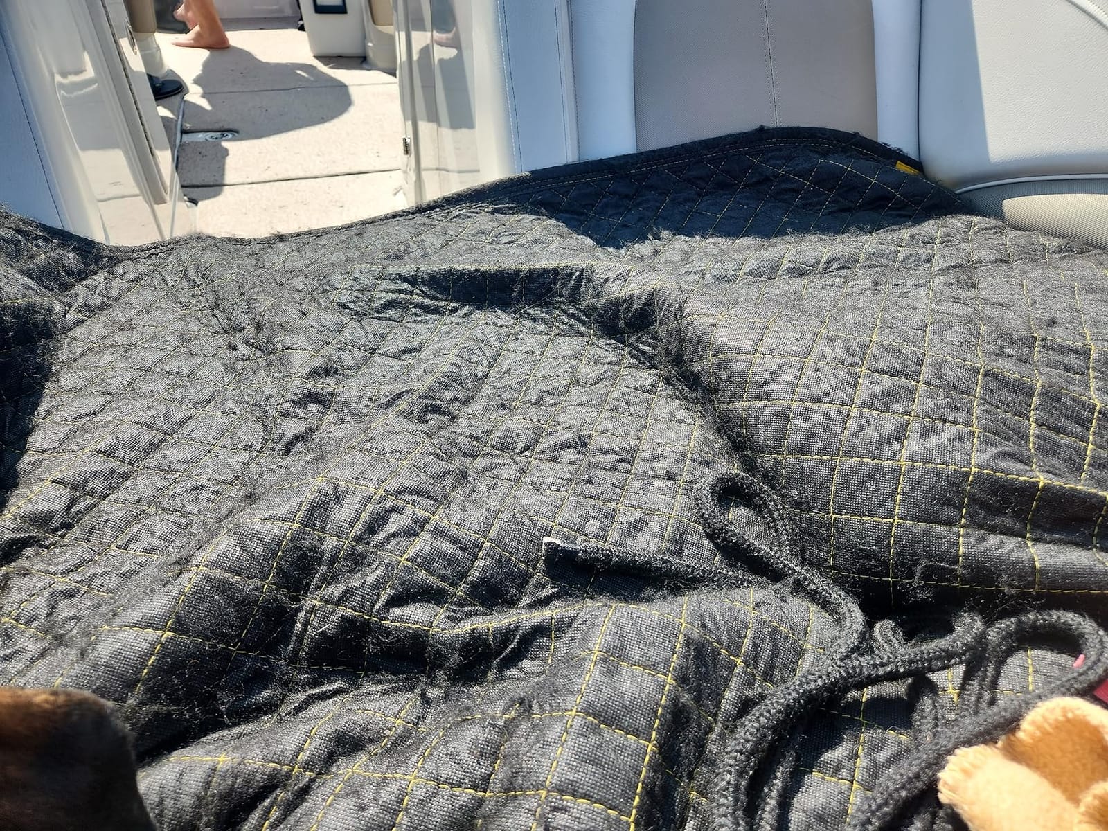 Cat 980411N Heavy Duty Moving Blanket, Non-Woven Utility Cover with Quilted Padding, Cargo Protection, Storage Furniture Packing 72 Inch by 60 Inch-980411N, Black customer photo 1
