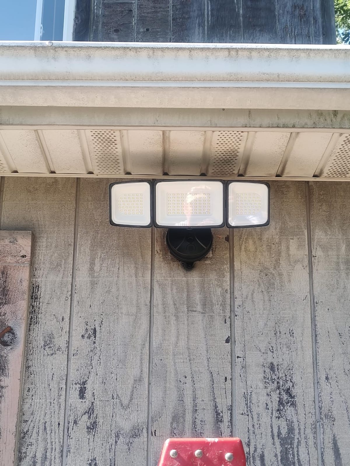 Onforu 150W Flood Lights Outdoor, 15000LM Brightness LED Light Outside, IP65 Waterproof LED Exterior Floodlight with 3 Adjustable Heads, 6500K White Outdoor Security Light for Yard Garage Eave customer photo 2
