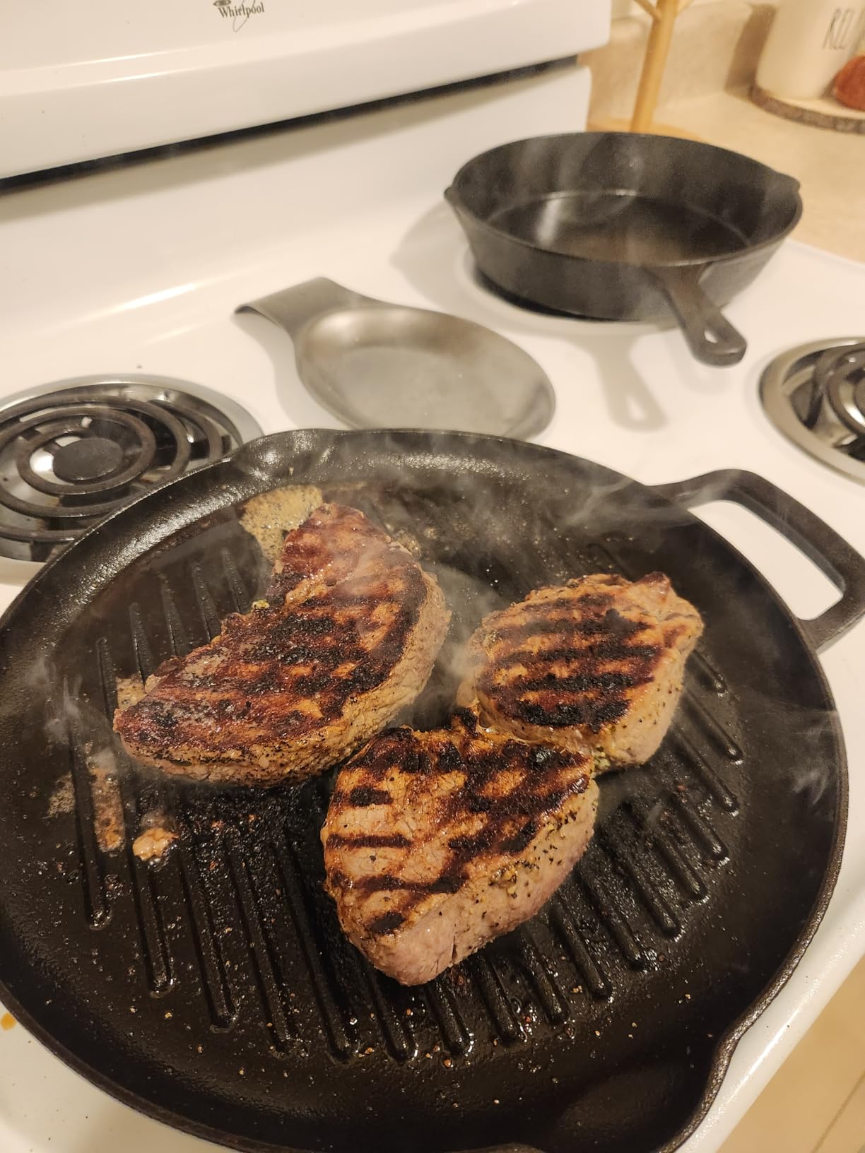 Cast Iron Grill Pan, 12.6 inch Griddle Pan with Dual Handles, Pre-Seasoned Heavy-Duty Cast Iron Skillet for Stovetop, Oven, Indoor & Outdoor BBQ Use customer photo 1