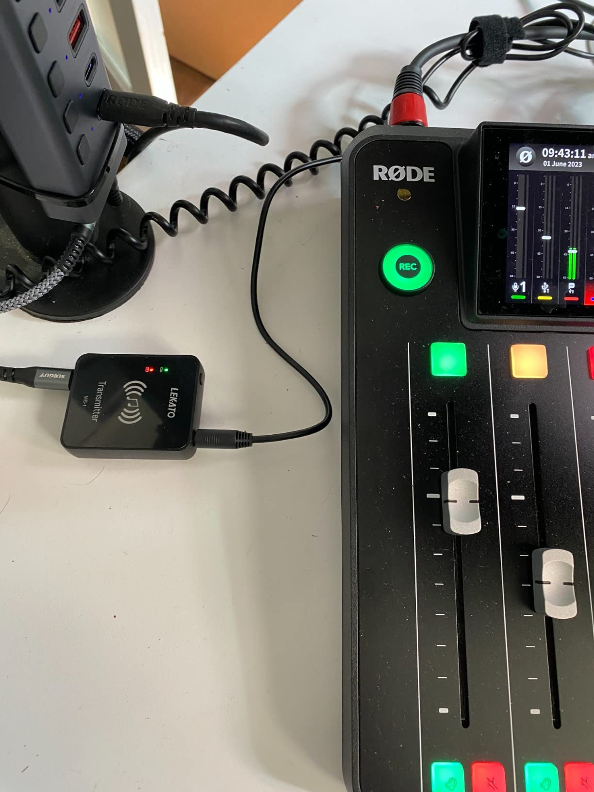 LEKATO Wireless in Ear Monitor System 2.4GHz, Stereo in-Ear Monitoring with Transmitter Receiver Clip-On, One to Many, Auto-Pairing, Wireless IEM for Band Rehearsal, Studio, Church, Small Gigs (MS-1) customer photo 1