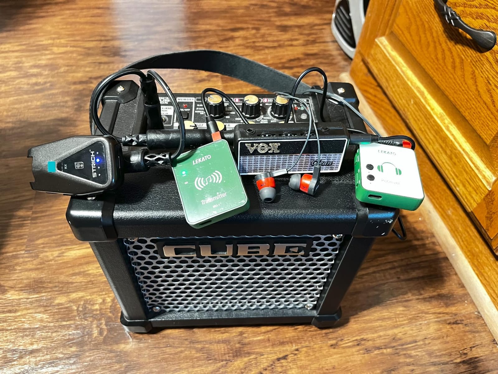 LEKATO Wireless in Ear Monitor System 2.4GHz, Stereo in-Ear Monitoring with Transmitter Receiver Clip-On, One to Many, Auto-Pairing, Wireless IEM for Band Rehearsal, Studio, Church, Small Gigs (MS-1) customer photo 2