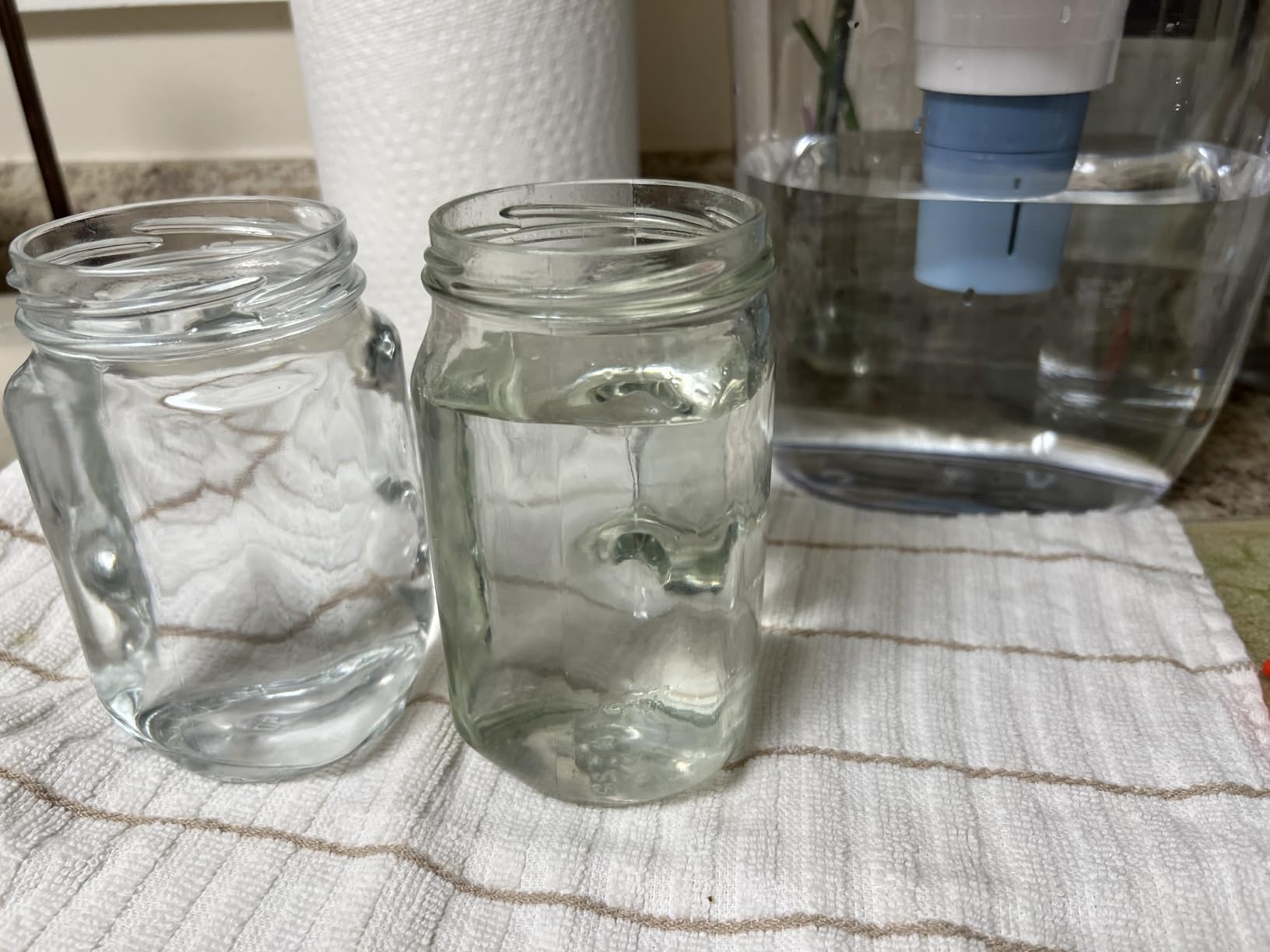 Brita Large 10-Cup Elite Water Filter Pitcher, WQA NSF/ANSI Certified, Reduces 99% of Lead, Microplastics, & 30 Contaminants, BPA-Free, Removes Chlorine Taste & Odor, 1 Filter Included, White customer photo 1