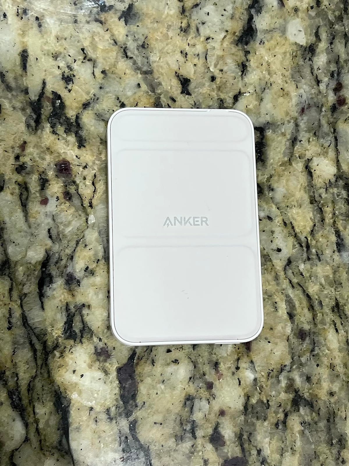 Anker 622 Magnetic Power Bank, 5,000mAh Foldable Wireless Portable Charger | Battery Pack with Stand and Side USB-C Port, MagSafe-Compatible for iPhone 16 / 15 / 14 / 13 Series customer photo 2