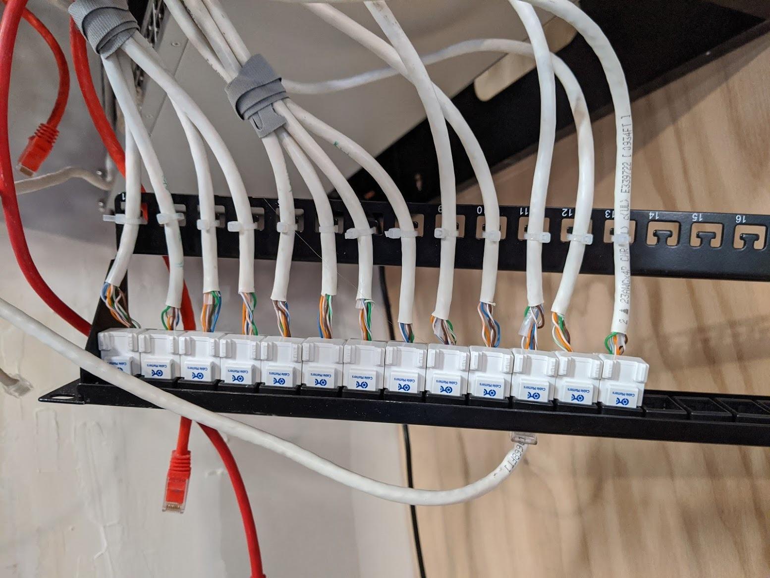 Cable Matters 2U 48 Port Keystone Patch Panel with Cable Management | With Support Bar, Rackmount or Wall Mount, 19-Inch Blank Patch Panel for Keystone Jacks customer photo 1