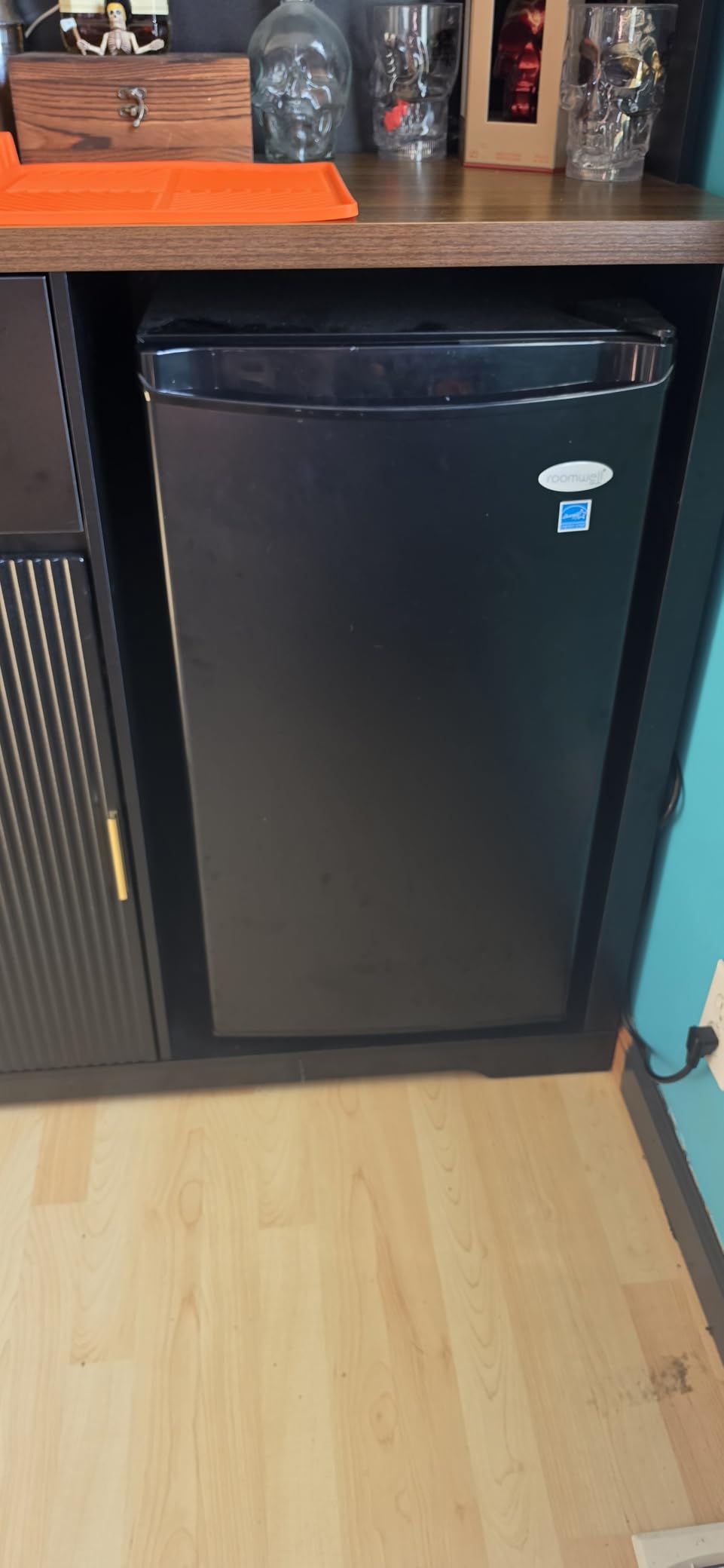 roomwell E-Star 3.3 Cu Ft Mini Fridge without Freezer - AUTO DEFROST, Reversible Single Door, Glass Shelf Refrigerator customer photo 1