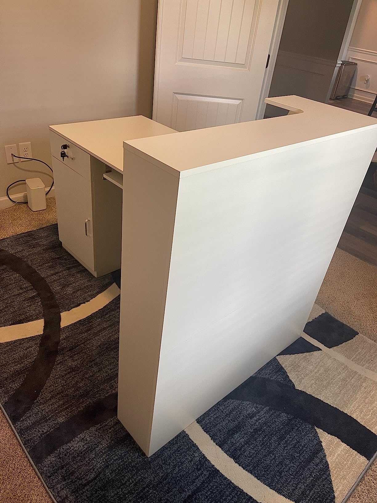 Large Reception Desk with Counter, Retail Counter with Private Lockable Storage & Adjustable Shelves, for Salon Reception Room Checkout Office, Natural and White (70.9