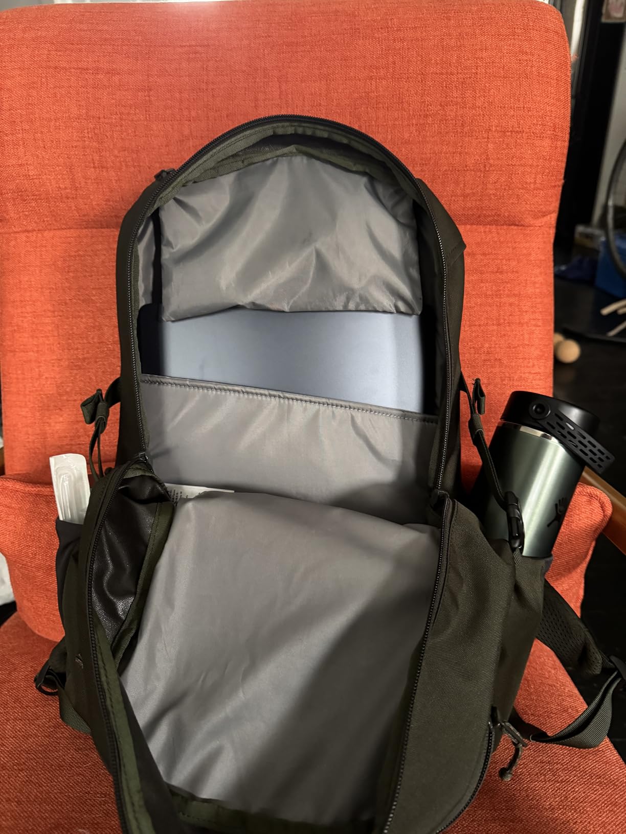 Fjällräven Skule 28 Backpack - Spacious Storage, Padded Back Panel, Breathable Design - Travel, Hiking, Navy customer photo 2