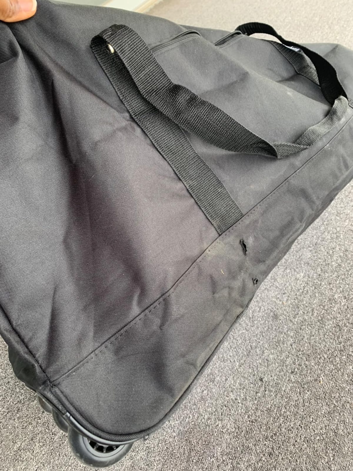 Finnhomy 120L Foldable Rolling Duffel Bag with 3 Wheels, Light Weight Travel Duffel bag with Large Loading Capacity, 32'' Rolling Duffel bag with Shoulder Strap customer photo 2