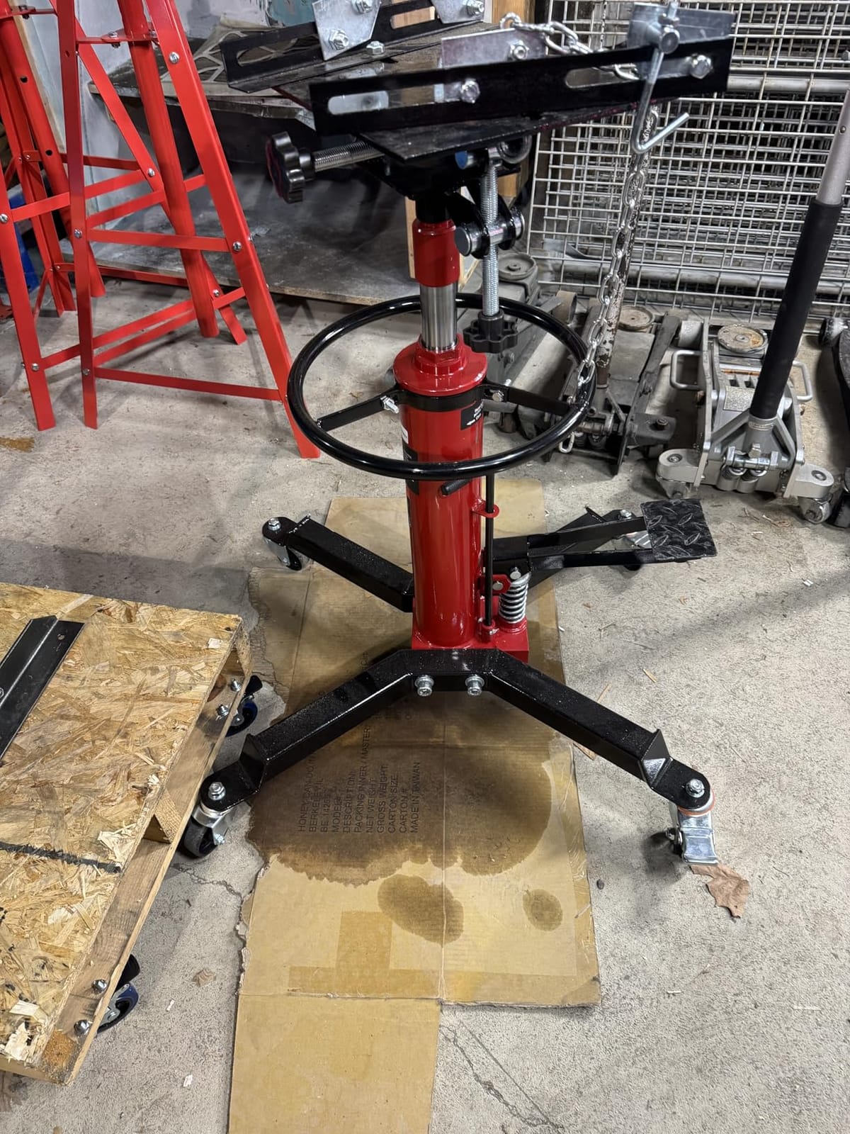 VEVOR Transmission Jack,0.75 Ton/1660 lbs Capacity Hydraulic Telescopic Transmission Jack, 2-Stage Floor Jack Stand with Foot Pedal, 360° Swivel Wheel, Garage/Shop Lift Hoist, Red | for Garages and Repair Shops, with Foot Pedal, 360° Swivel Casters and Floor-Standing Design for Positioning Transmissions customer photo 2