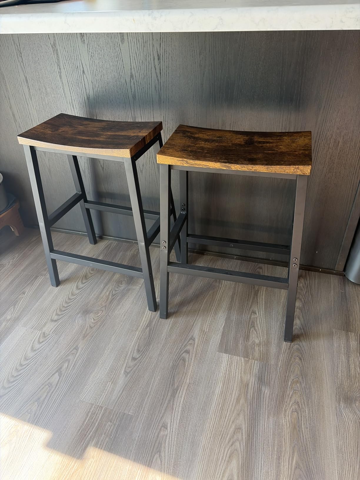 HOOBRO Bar Stools, Set of 2 Bar Chairs, 23.6 Inch Saddle Stools, Kitchen Counter Seat with Footrests, Industrial Barstools for Dining Room, Kitchen, Counter, Rustic Brown and Black customer photo 2