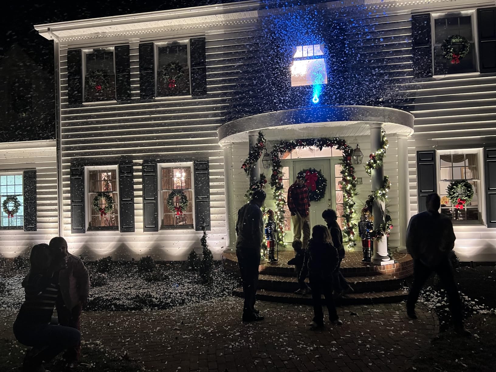 IMONE 900W High Output Snow Machine with 9 LED Lights & Remote - Indoor/Outdoor Artificial Snow Maker for Christmas, Parties, Parades - Heavy Duty Snowflake Machine customer photo 1