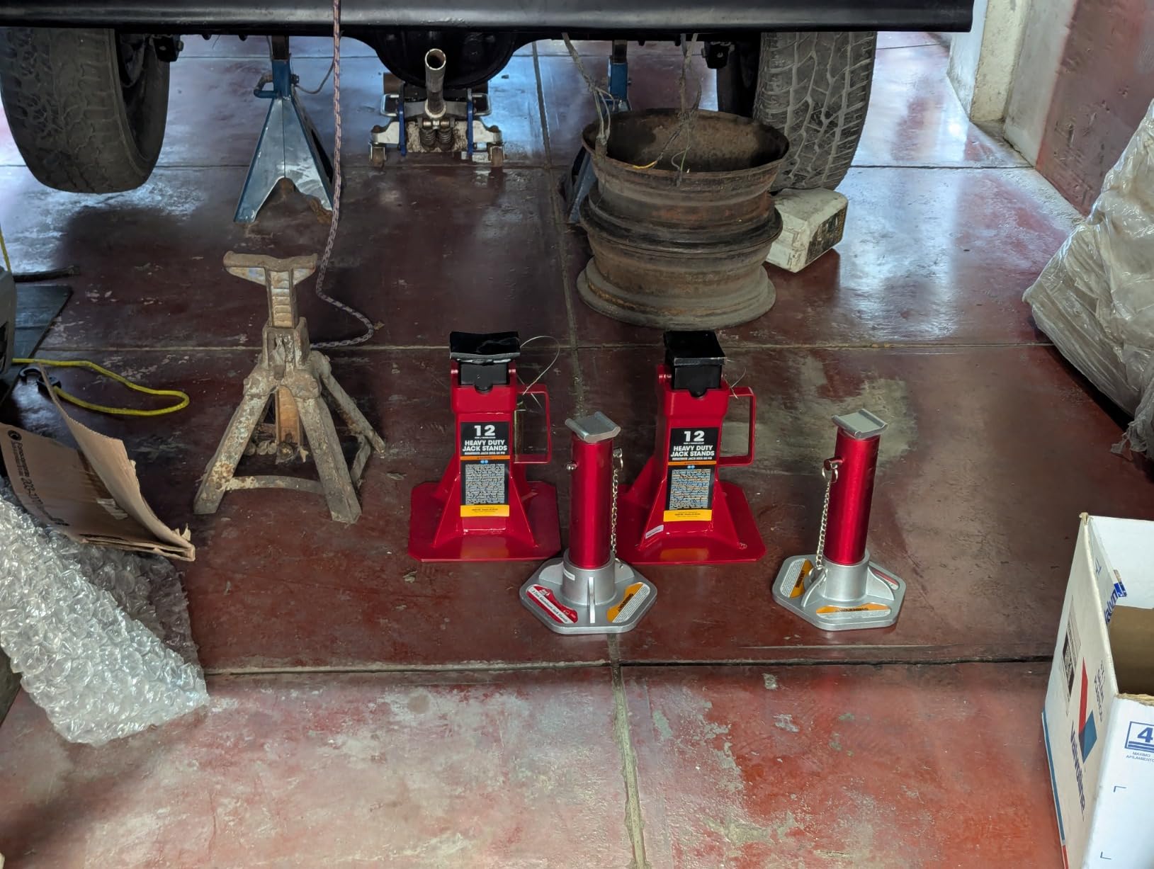 BIG RED AT43004BR Aluminum Jack Stands, 2 Pack, 3 Ton (6,000 lb), Black/Silver customer photo 1