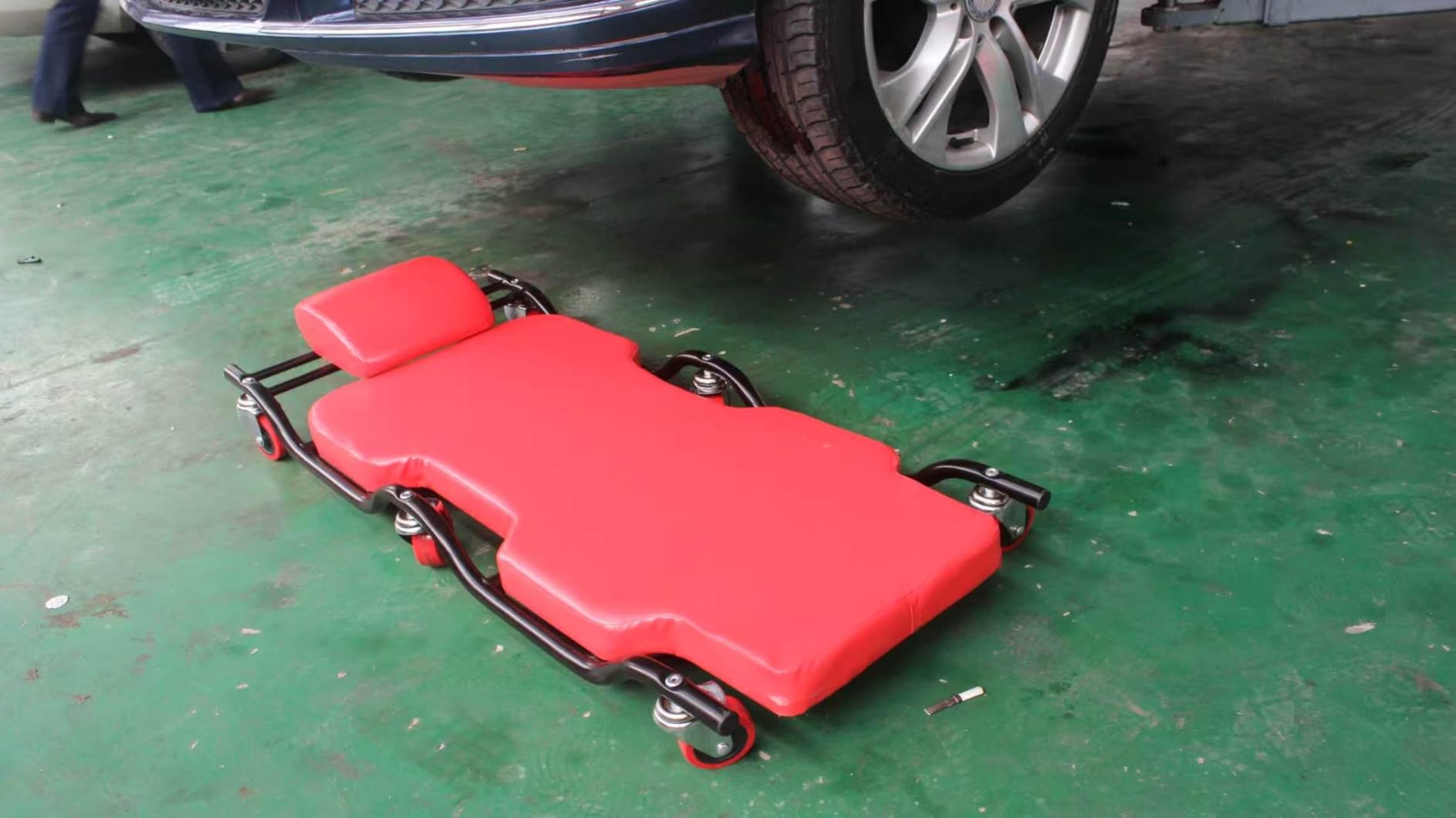 BESTOOL 44-Inch Mechanic Creeper, 450 lb, 6 PU Swivel Casters, Red | Heavy-Duty Metal Frame with a Fully Padded Cushion and 2-Inch Ground Clearance for Access Under Cars, Trucks, SUVs, and Vans. customer photo 1