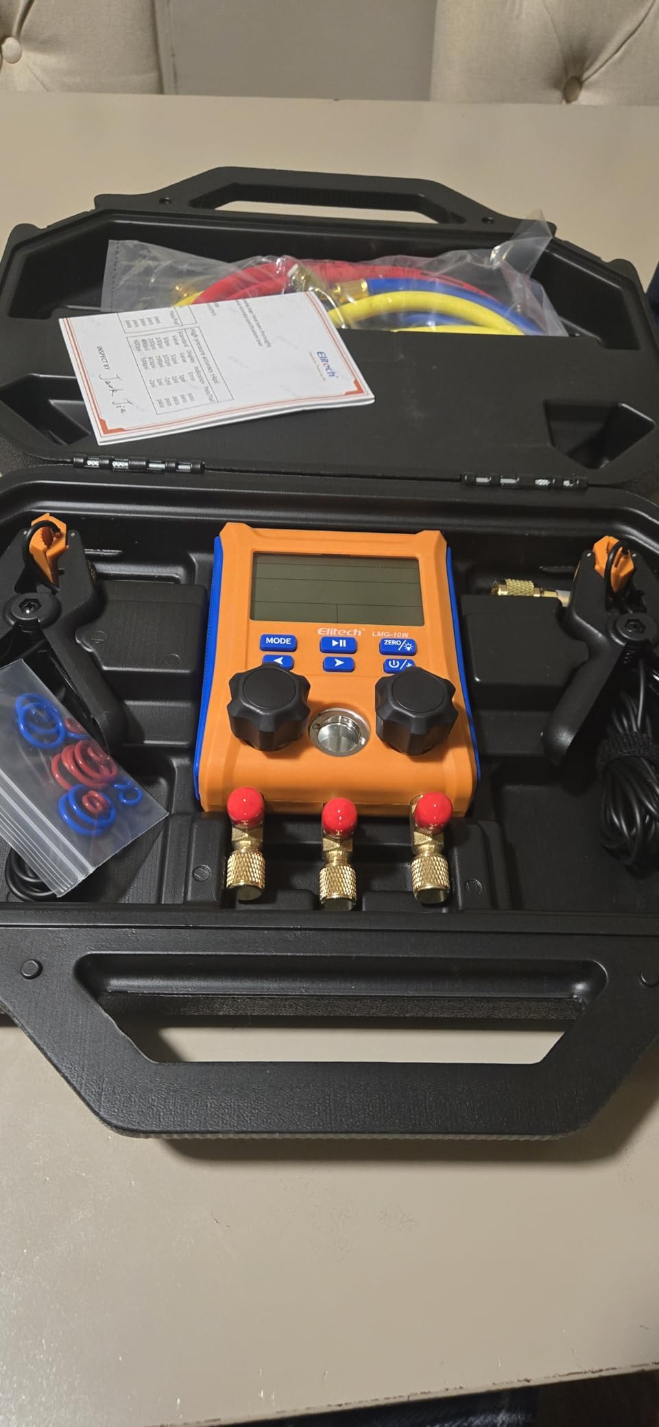 Elitech LMG-10W Wireless HVAC Manifold with Data Logging, Bluetooth remote monitoring, Mobile app integration, Refrigerant Hoses, Temperature Clamps customer photo 2