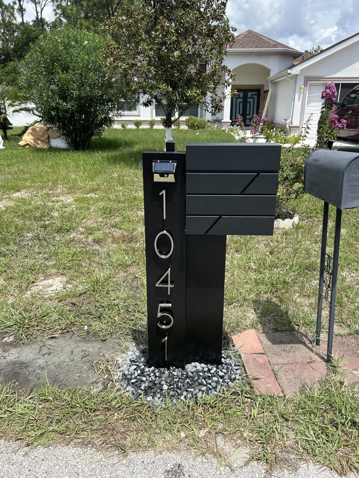 Mailbox Wall Mount, Large Capacity Locking Mailbox for Outside, Galvanized Steel Cover and Rust-Proof Metal Post Box with Newspaper Holder, 14.6