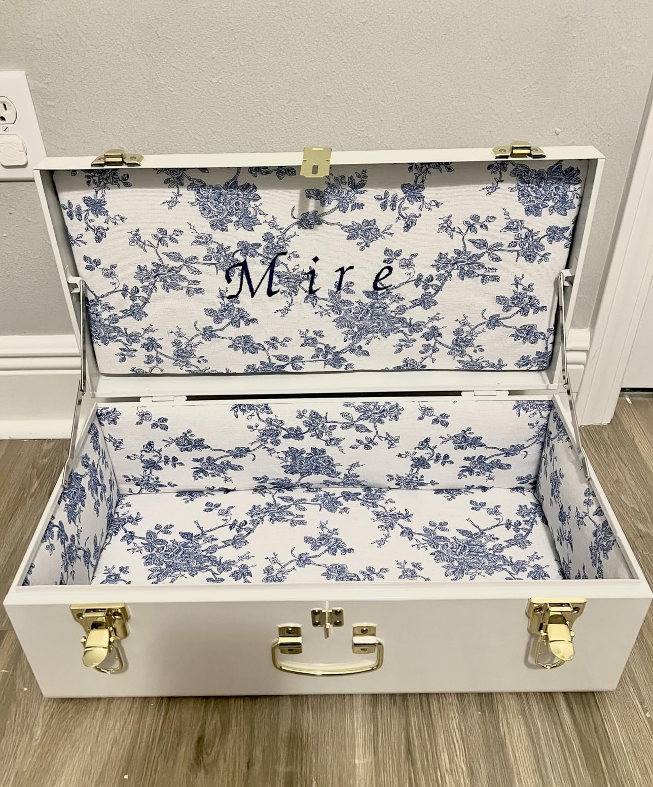 Vixdonos Decorative Metal Box Storage Trunks Set of 2 College Dorm Chest with Lock Hole, 23.7X14.2X9.5 Inches (White) customer photo 2