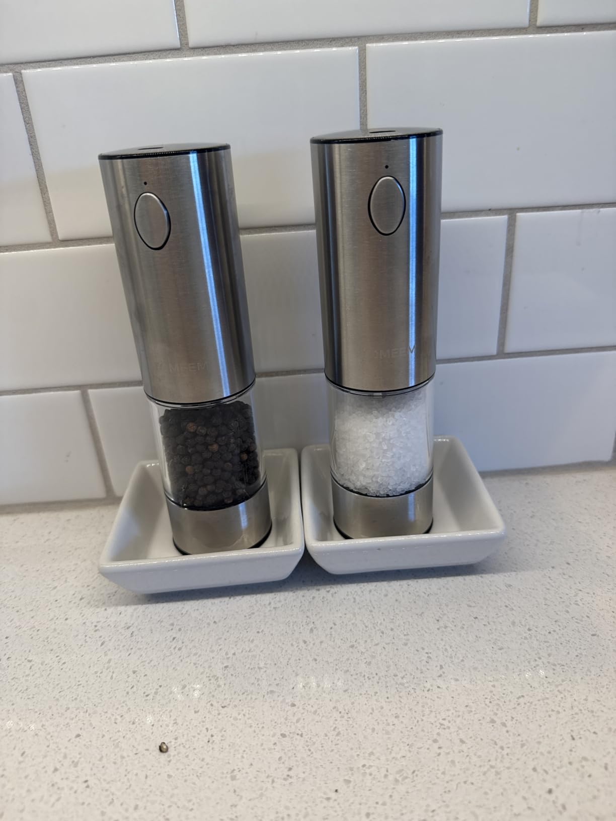 TOMEEM Upgraded Larger Capacity Electric Salt and Pepper Grinder Set Rechargeable with LED lights, Stainless Steel Automatic Pepper and Salt Grinder Refillable with 5 Adjustable Coarseness customer photo 1