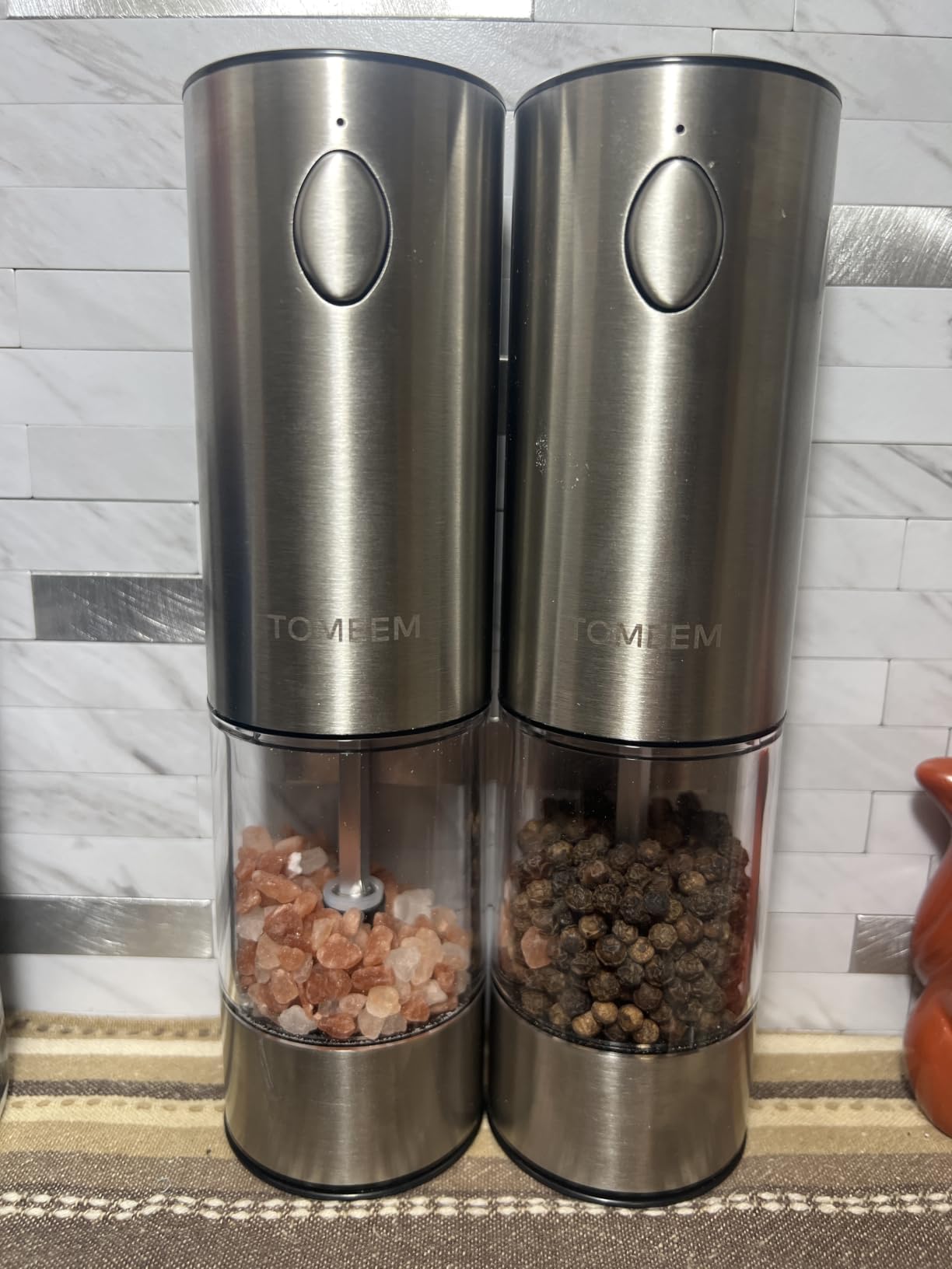 TOMEEM Upgraded Larger Capacity Electric Salt and Pepper Grinder Set Rechargeable with LED lights, Stainless Steel Automatic Pepper and Salt Grinder Refillable with 5 Adjustable Coarseness customer photo 2