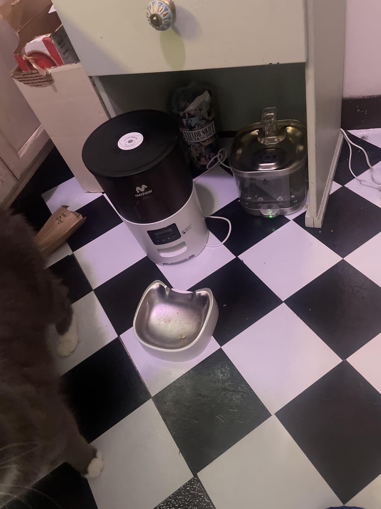 IMIPAW Automatic Cat Feeders, Timed Cat Dry Food Dispenser with Desiccant Bag, Dual Power Supply, Programmable Portion Size, 6 Meals, 20 Portions Per Day, Auto Pet Feeder for Cats and Small Dog, White customer photo 2