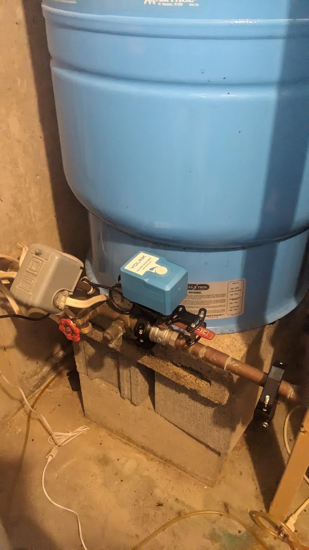 YoLink Smart Water Leak Protection System Kit: Bulldog Valve Robot, Smart Valve Controller 2, 3 Water Leak Sensors, Hub customer photo 1
