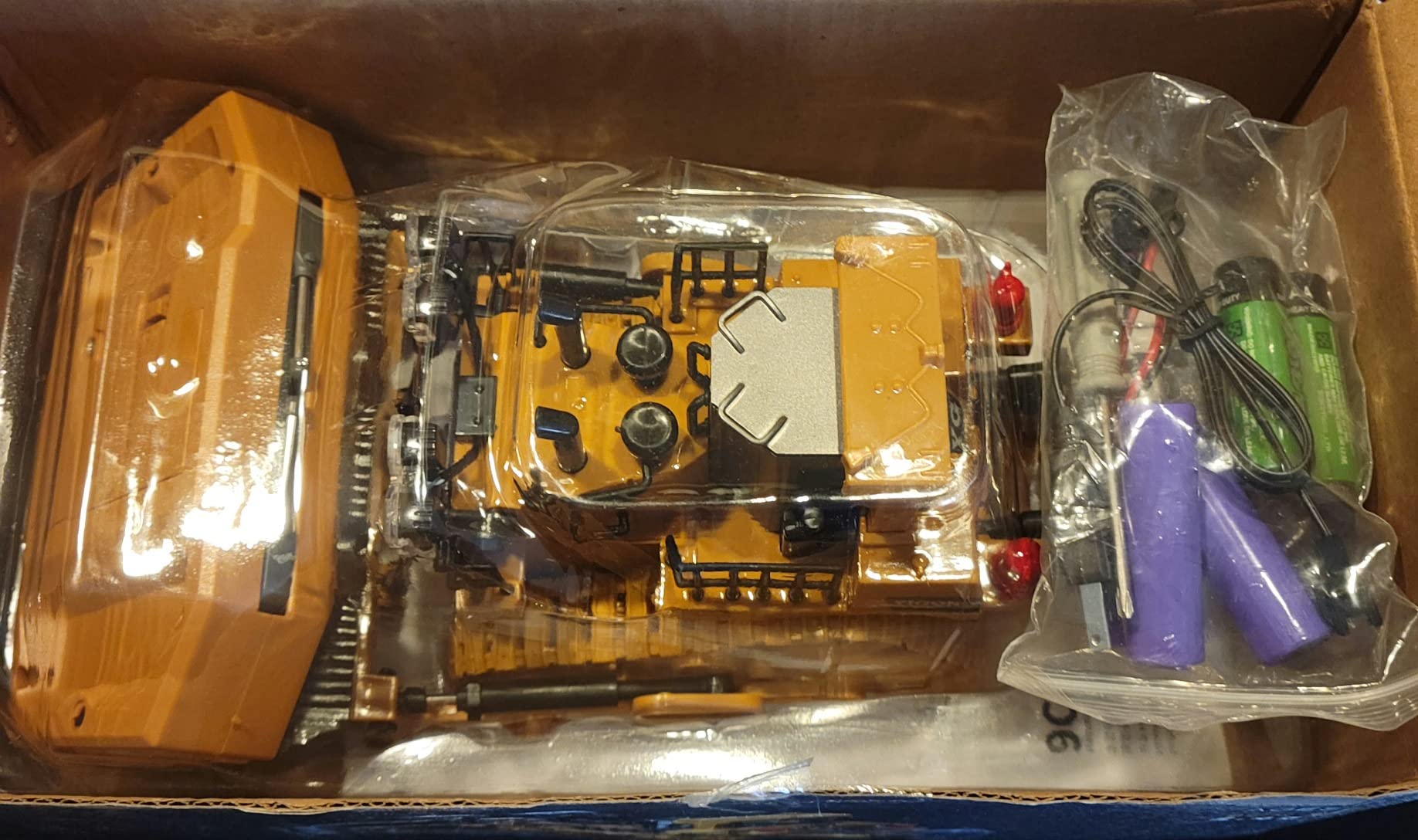 Dwi Dowellin Rc Bulldozer Toys for Boys,Construction Remote Control Bulldozer with Metal bulldozing Shovel Lights/Sounds for Kids Boys customer photo 1