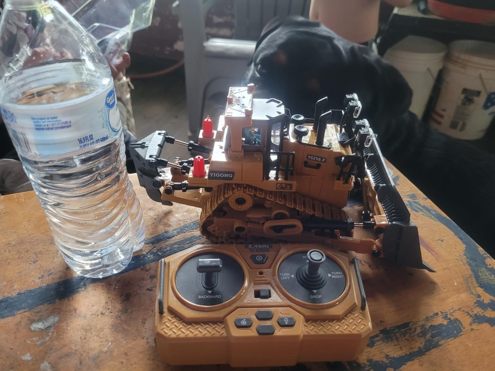 Dwi Dowellin Rc Bulldozer Toys for Boys,Construction Remote Control Bulldozer with Metal bulldozing Shovel Lights/Sounds for Kids Boys customer photo 2