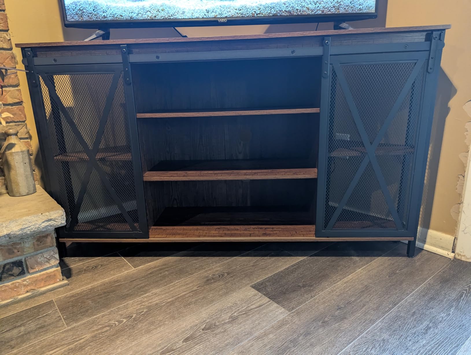 HOMISSUE Corner TV Stand for 55 Inch TV, Rustic Corner Entertainment Center with Storage, Industrial Media Console Table with Sliding Barn Door, Entertainment Center for Living Room, Brown customer photo 1