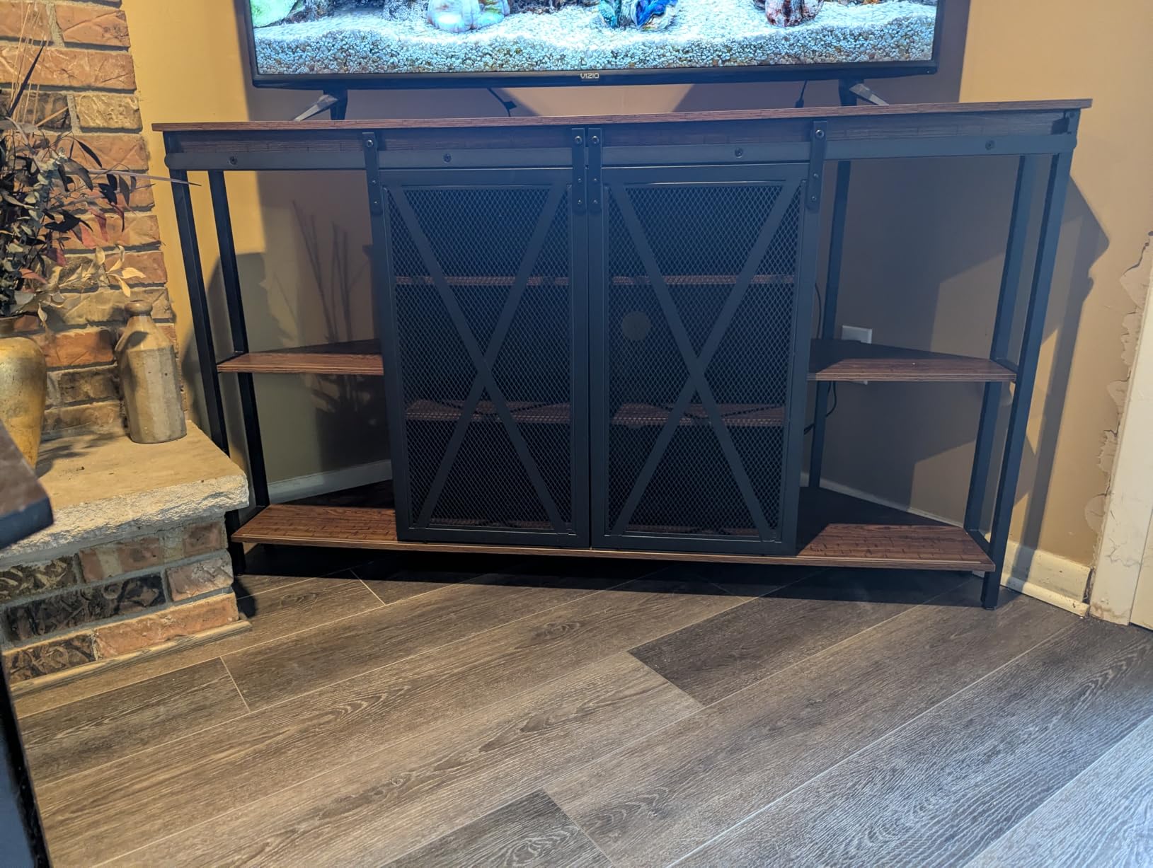 HOMISSUE Corner TV Stand for 55 Inch TV, Rustic Corner Entertainment Center with Storage, Industrial Media Console Table with Sliding Barn Door, Entertainment Center for Living Room, Brown customer photo 2