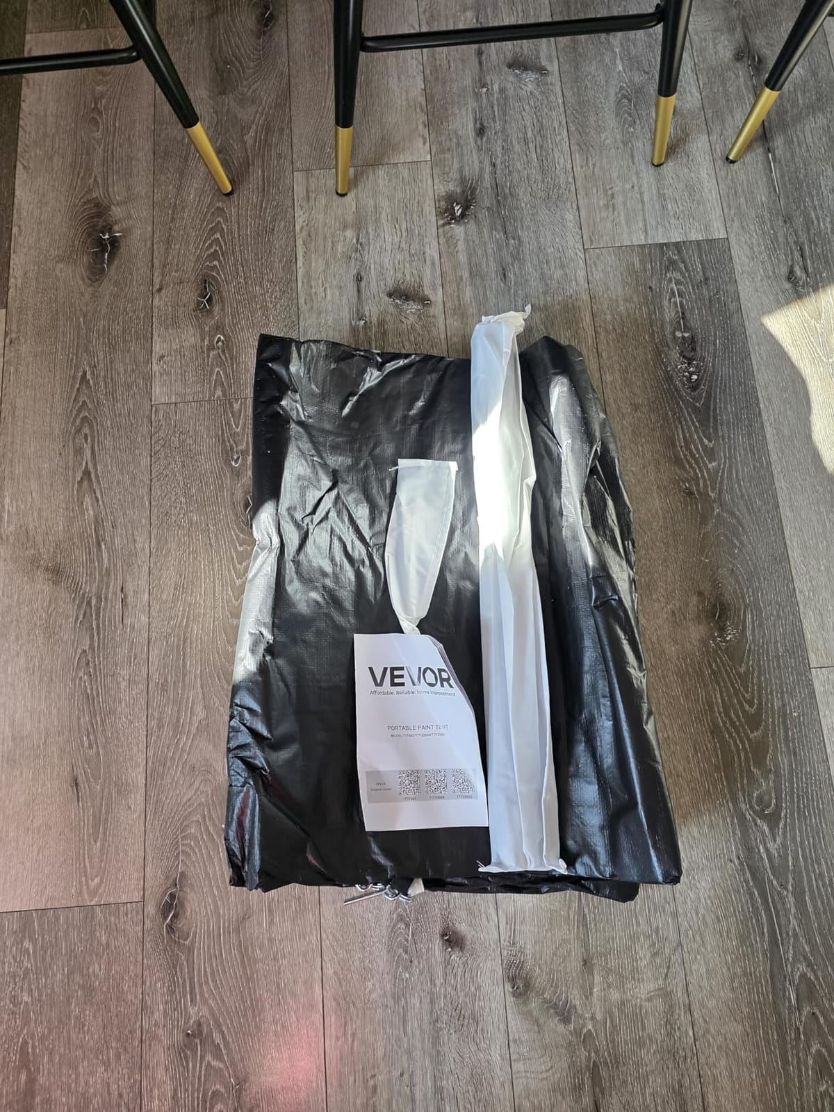VEVOR Portable Paint Booth 10 x 7 x 6 ft Extra Large Spray Paint Tent Kit | with Built-in Floor, Mesh Screen and Windproof Hooks, Enclosed Shelter for Furniture, Crafts, DIY Projects and Tool Finishing customer photo 1
