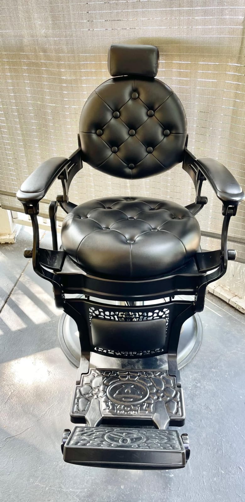 Barber Chair Hair Salon Chair,Heavy Duty 700 LBS, for Hair Stylist Barber Beauty Tattoo Massage(Black Round) customer photo 1