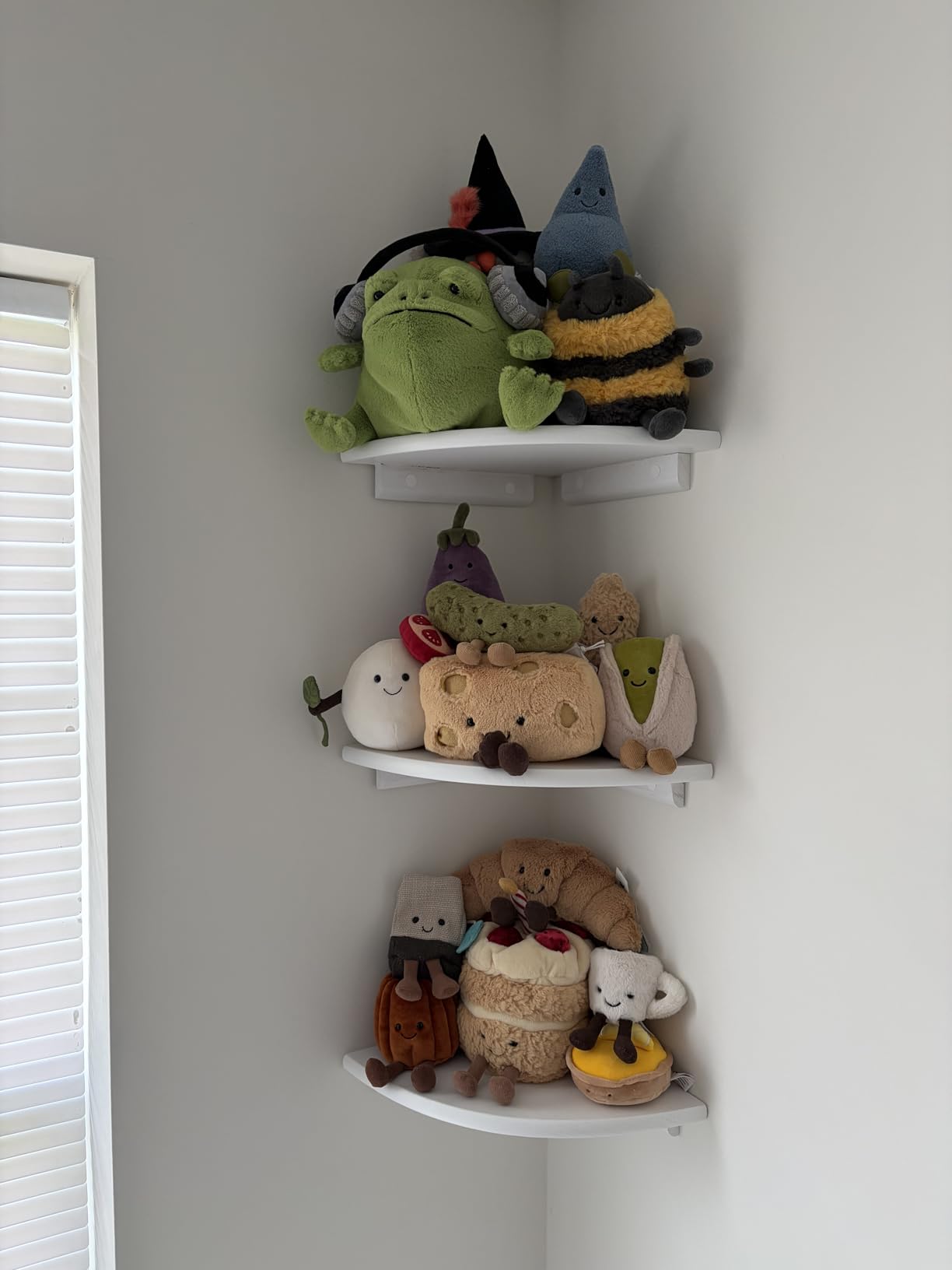 Forbena White Corner Floating Shelves for Wall Set of 4, Rounded Corner Shelves Wall Mounted for Kids Bedroom Books, Cute Wood Hanging Corner Shelf for Bathroom Decor, Living Room, Small Spaces customer photo 2