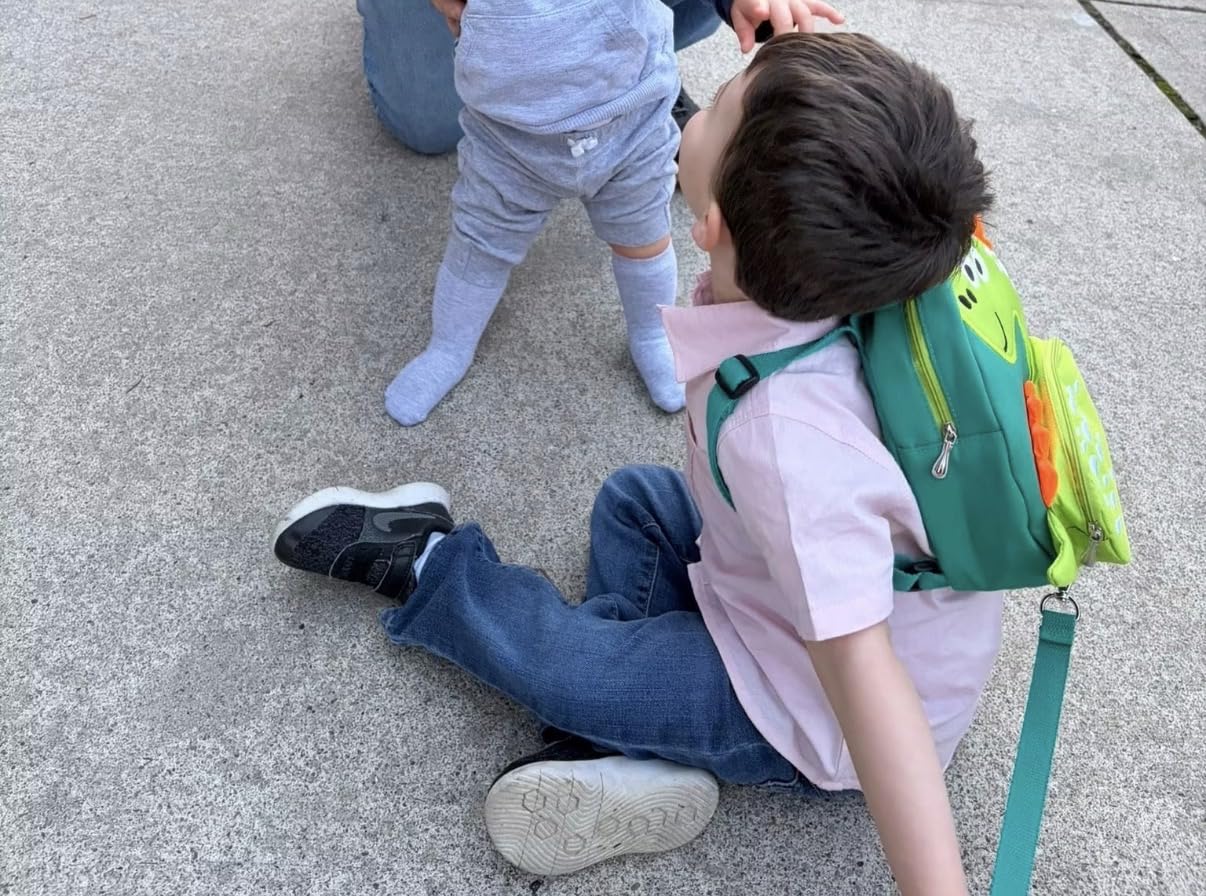 Accmor Toddler Harness Backpack Leash, Cute Dinosaur Backpacks with Anti Lost Wrist Link, Cute Mini Child Backpack Wristband Tether Strap and Protection Leashes for Boys Girls Aged 1-3 Years customer photo 1